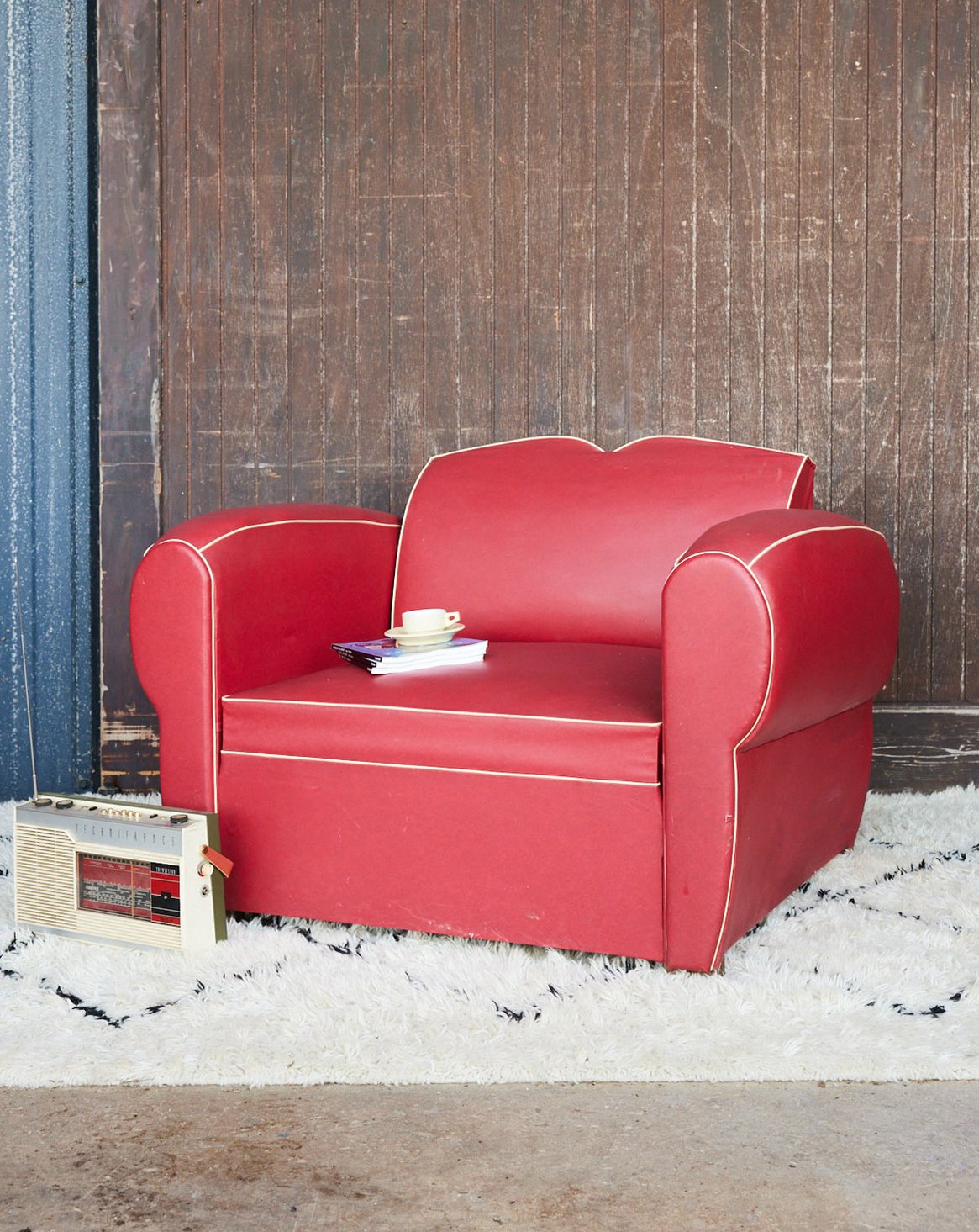 Maxi fauteuil vintage rouge et crème Jakob N°1434 - Bon état, DEBONGOUT