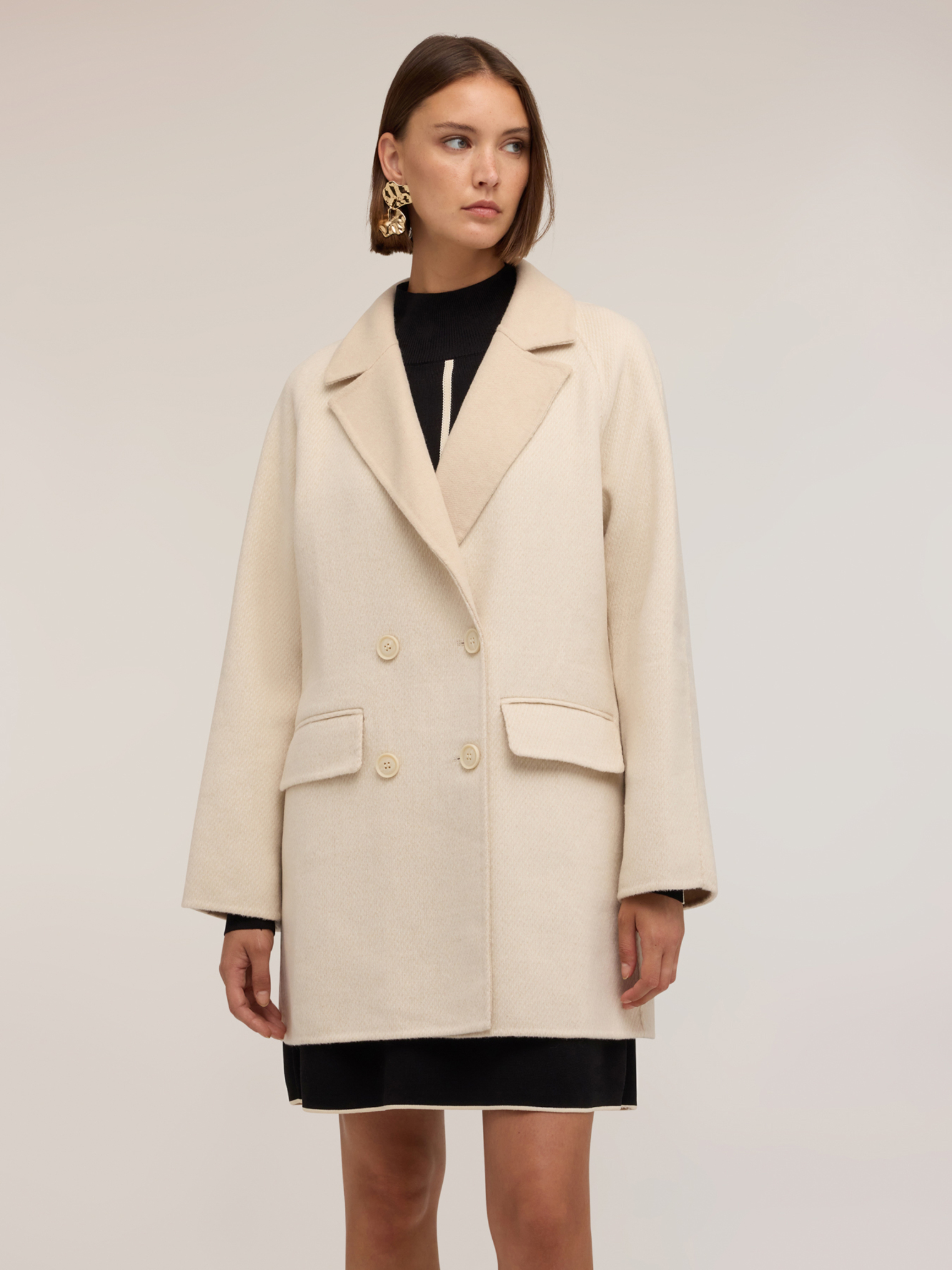 Manteau croisé, MOTIVI