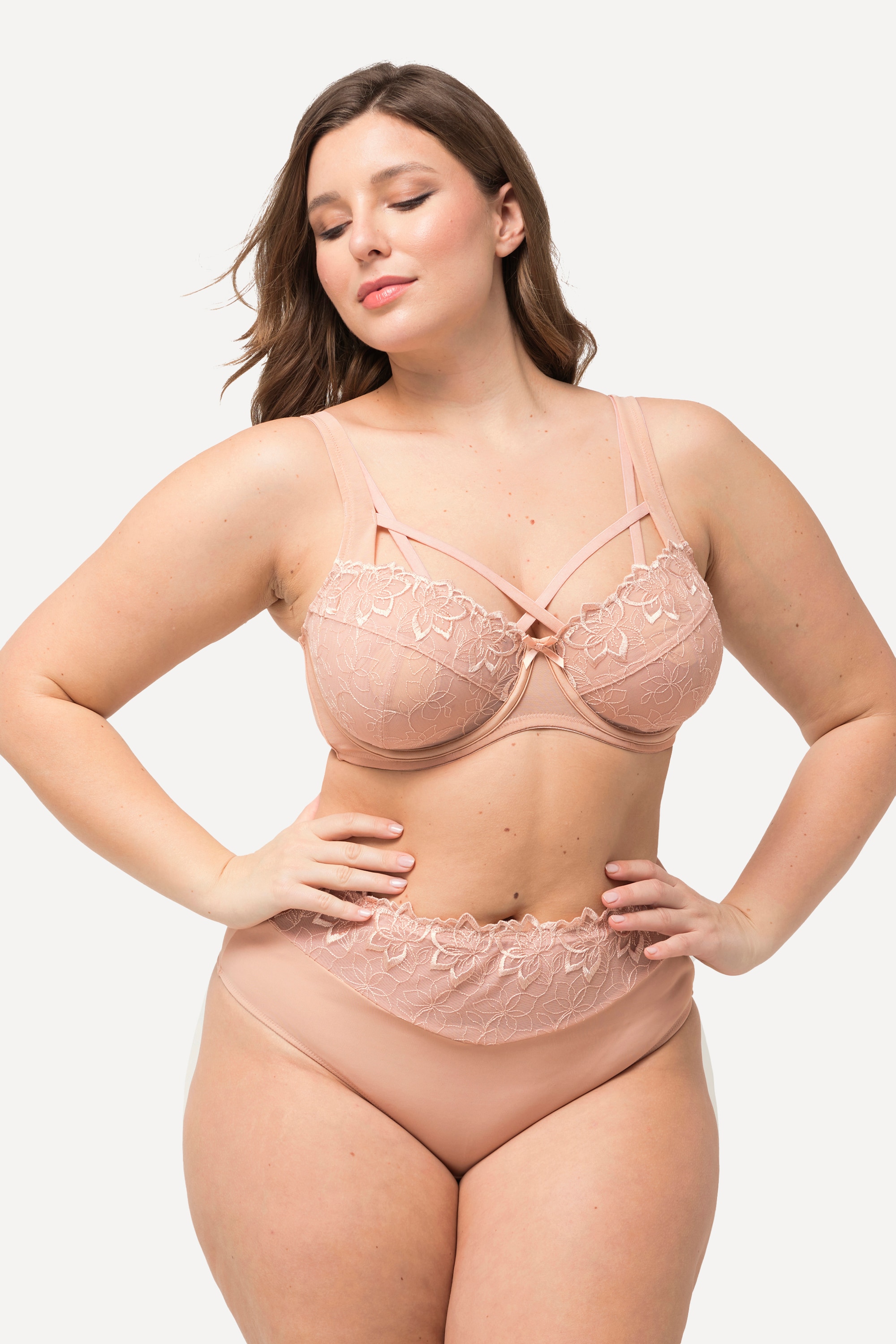 String couvrant, tulle brodé, ULLA POPKEN