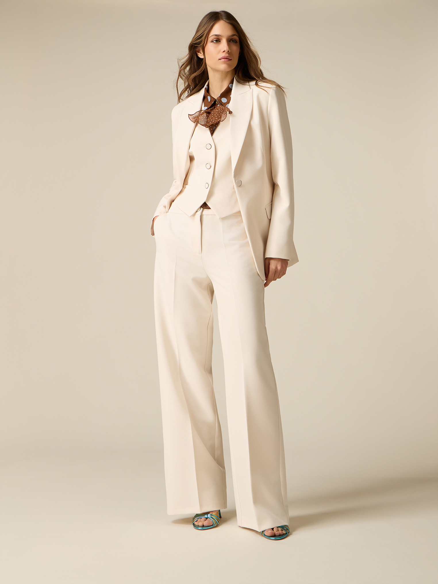 Pantalon palazzo, OLTRE