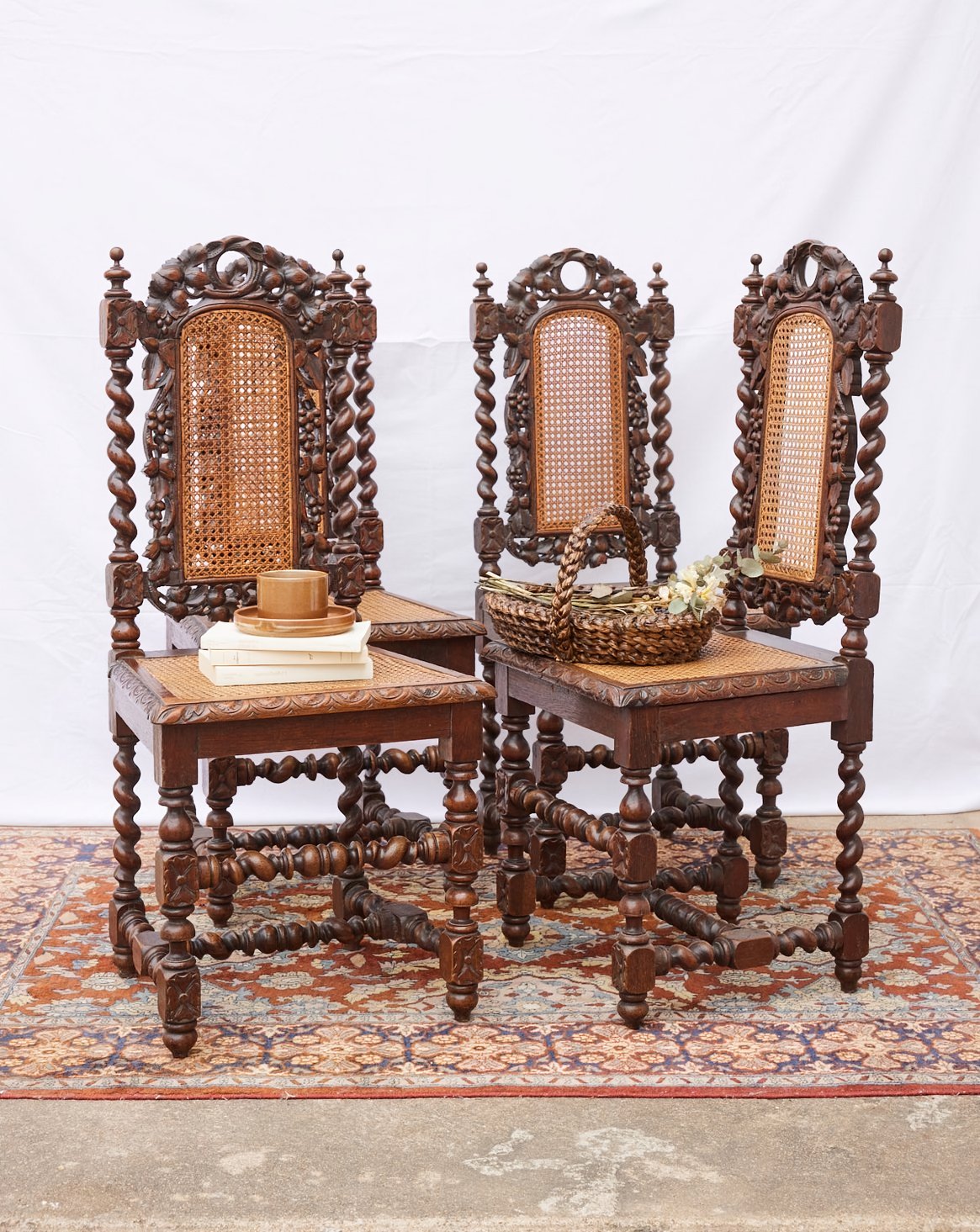 Lot de 4 chaises en chêne et cannage Claude N°1430 - Bon état, DEBONGOUT