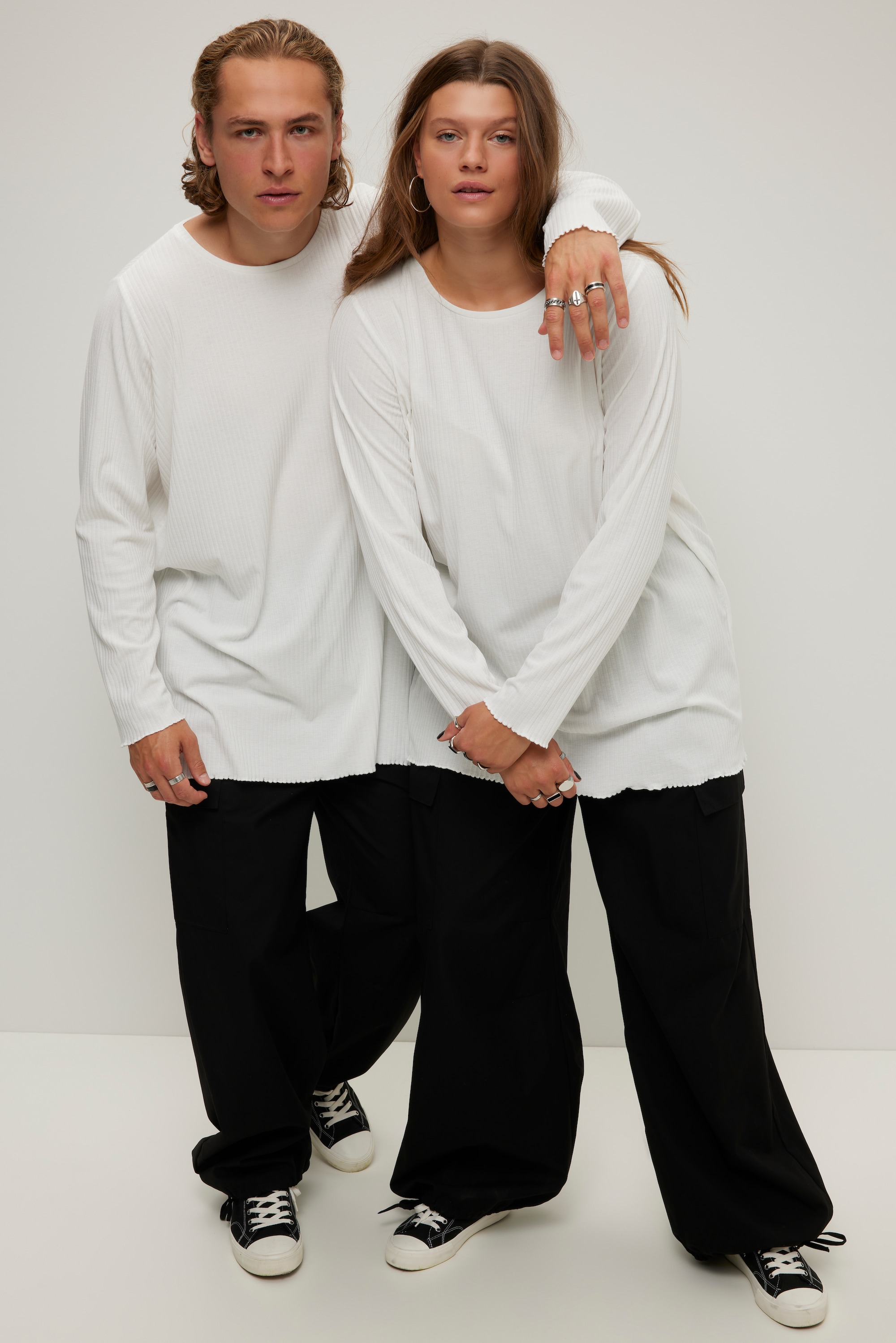 T-shirt long à col rond et manches courtes., STUDIO UNTOLD