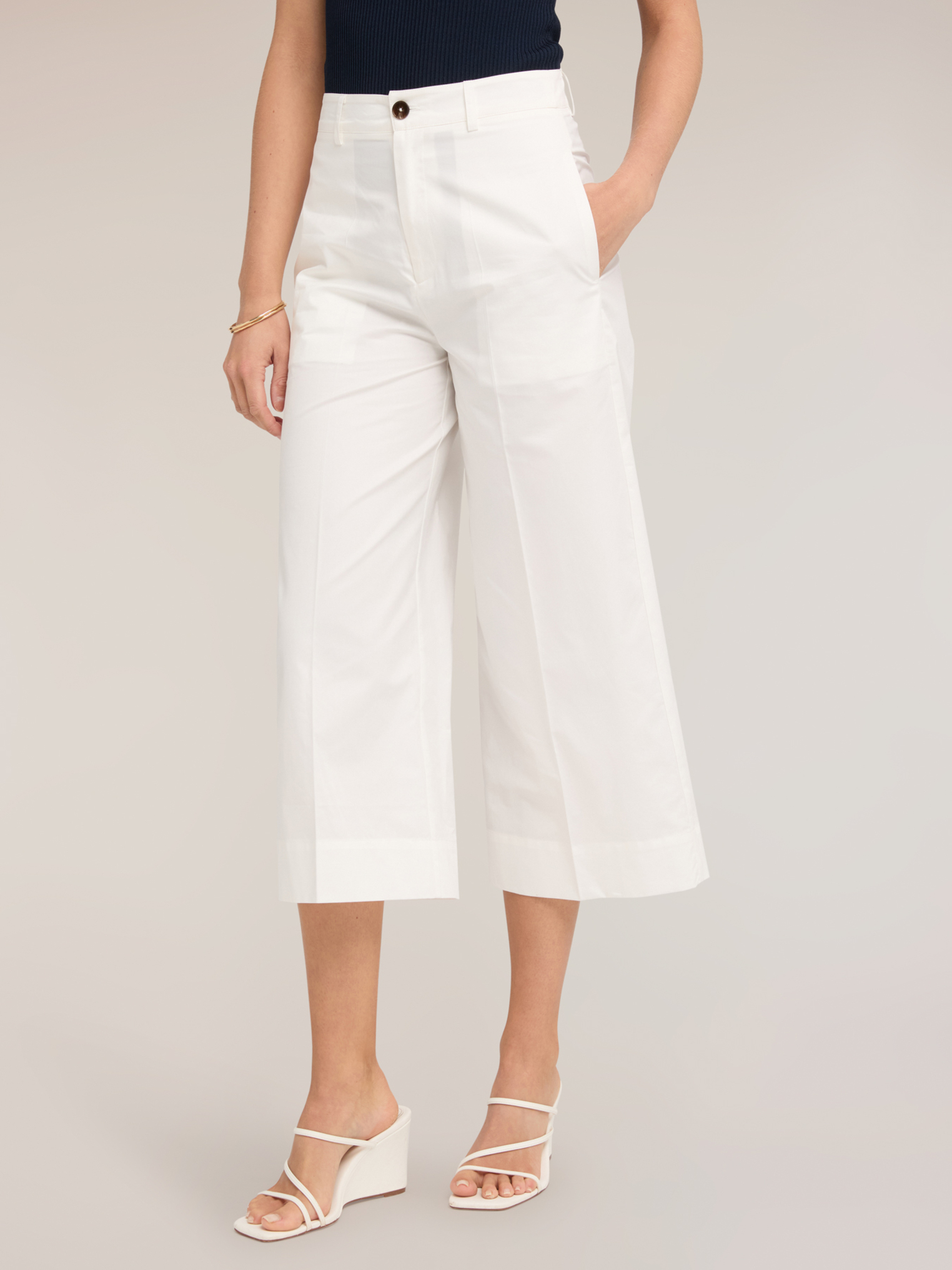Pantalon cropped, MOTIVI