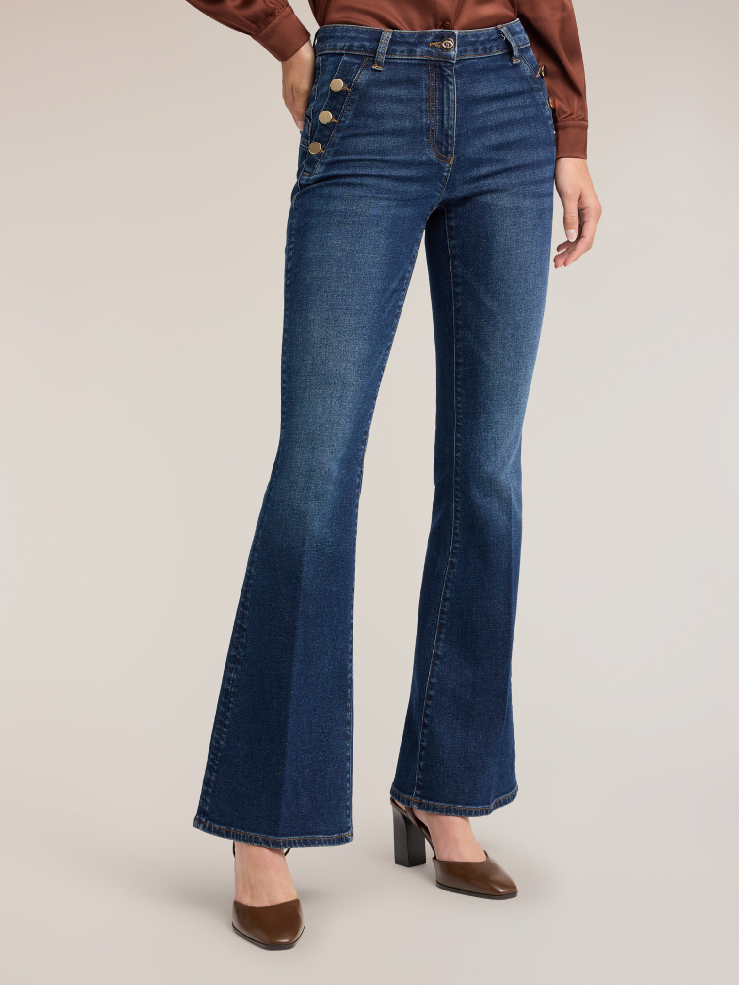 Jean flare avec boutons métalliques, MOTIVI