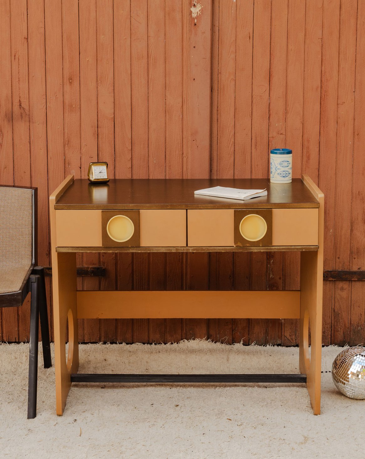 Bureau en bois marron et camel Yvan N°582 - Bon état, DEBONGOUT