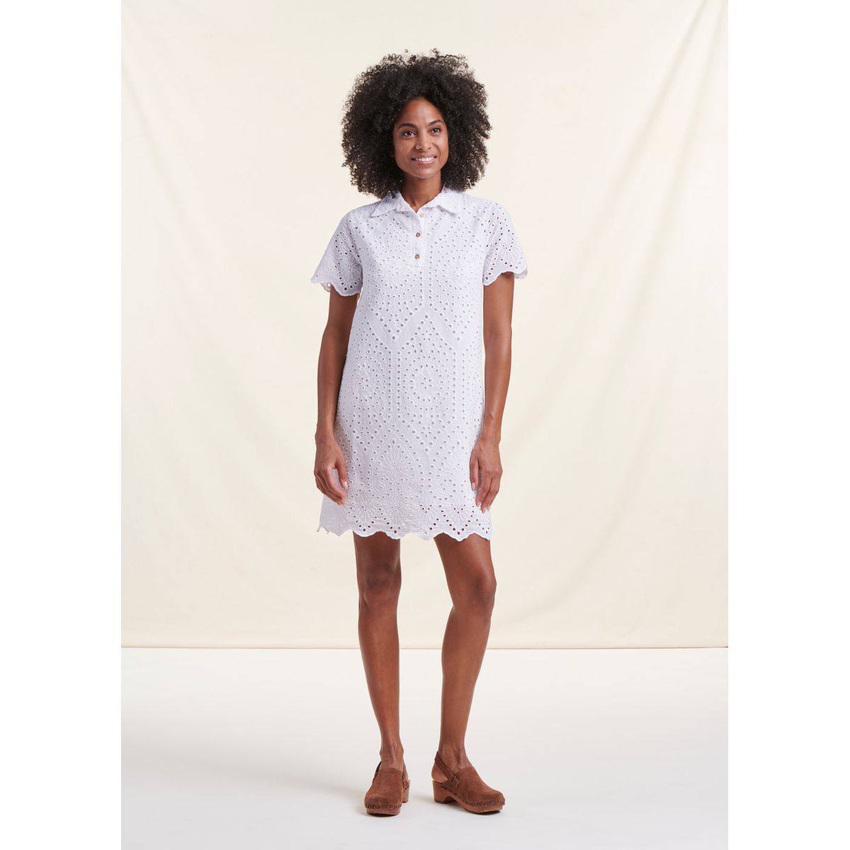 Robe courte blanche en broderie anglaise blanc La Fee Maraboutee