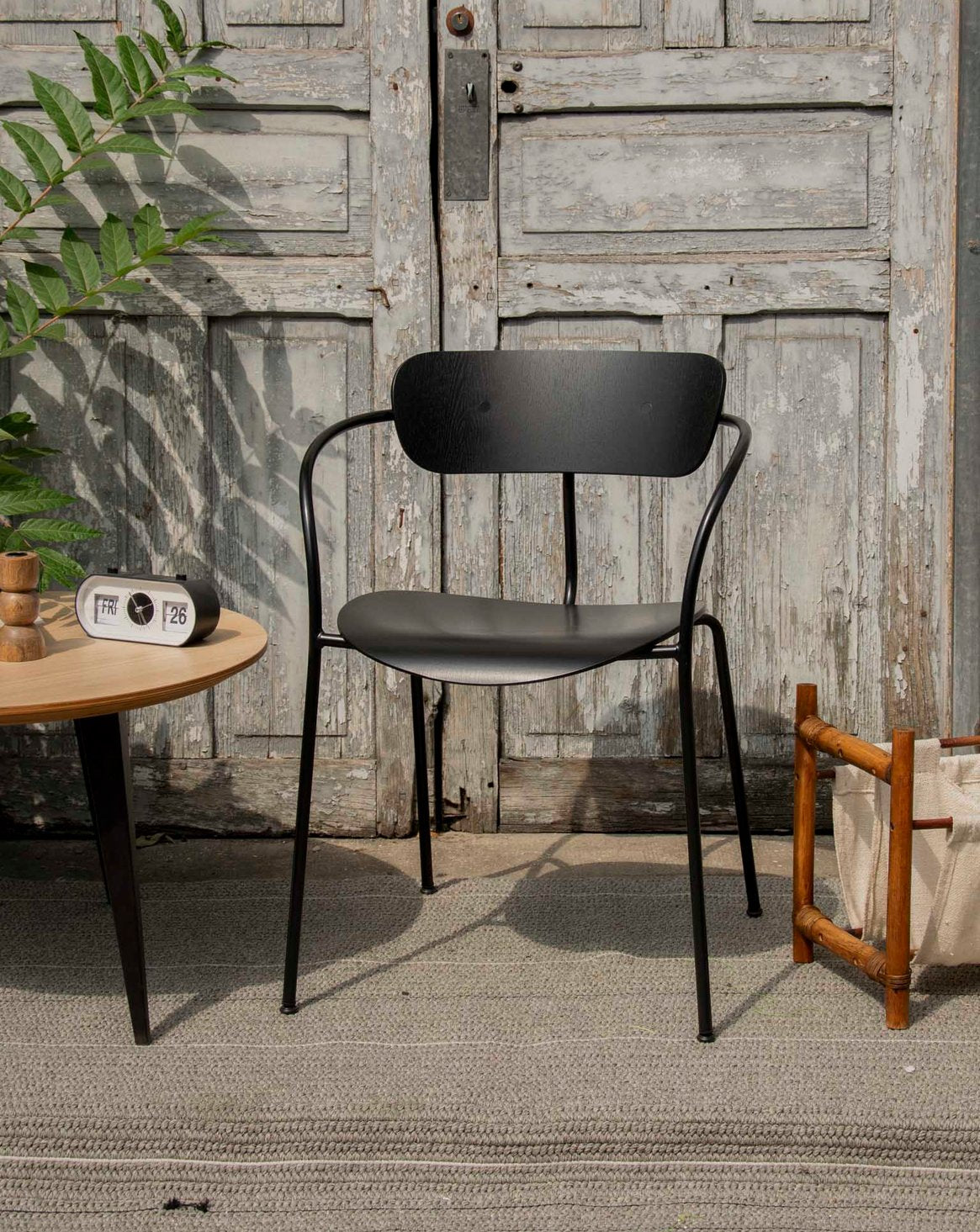 Chaise au design épuré Alma N°1755 - Bon état, DEBONGOUT