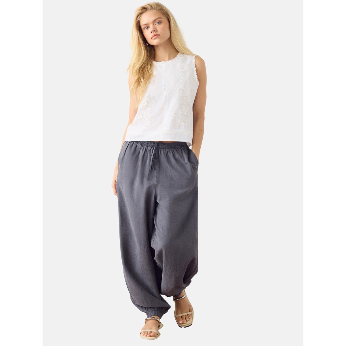 Top sans manches col rond broderie cornelli, NEXT