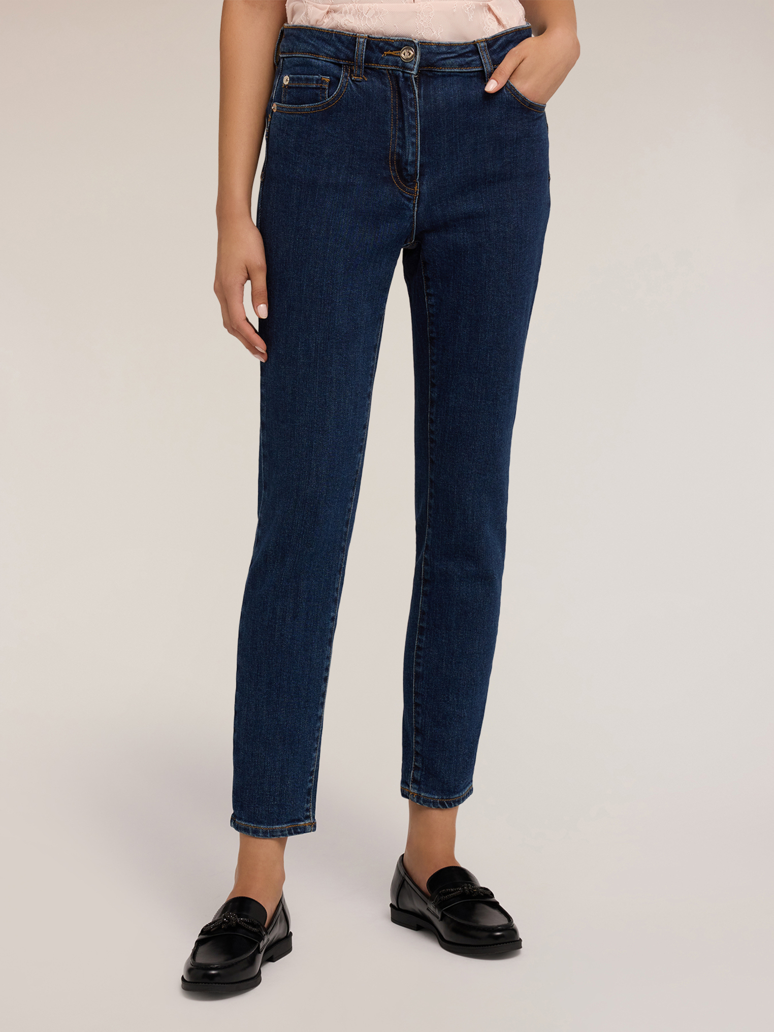 Jean skinny push-up Gisele, MOTIVI