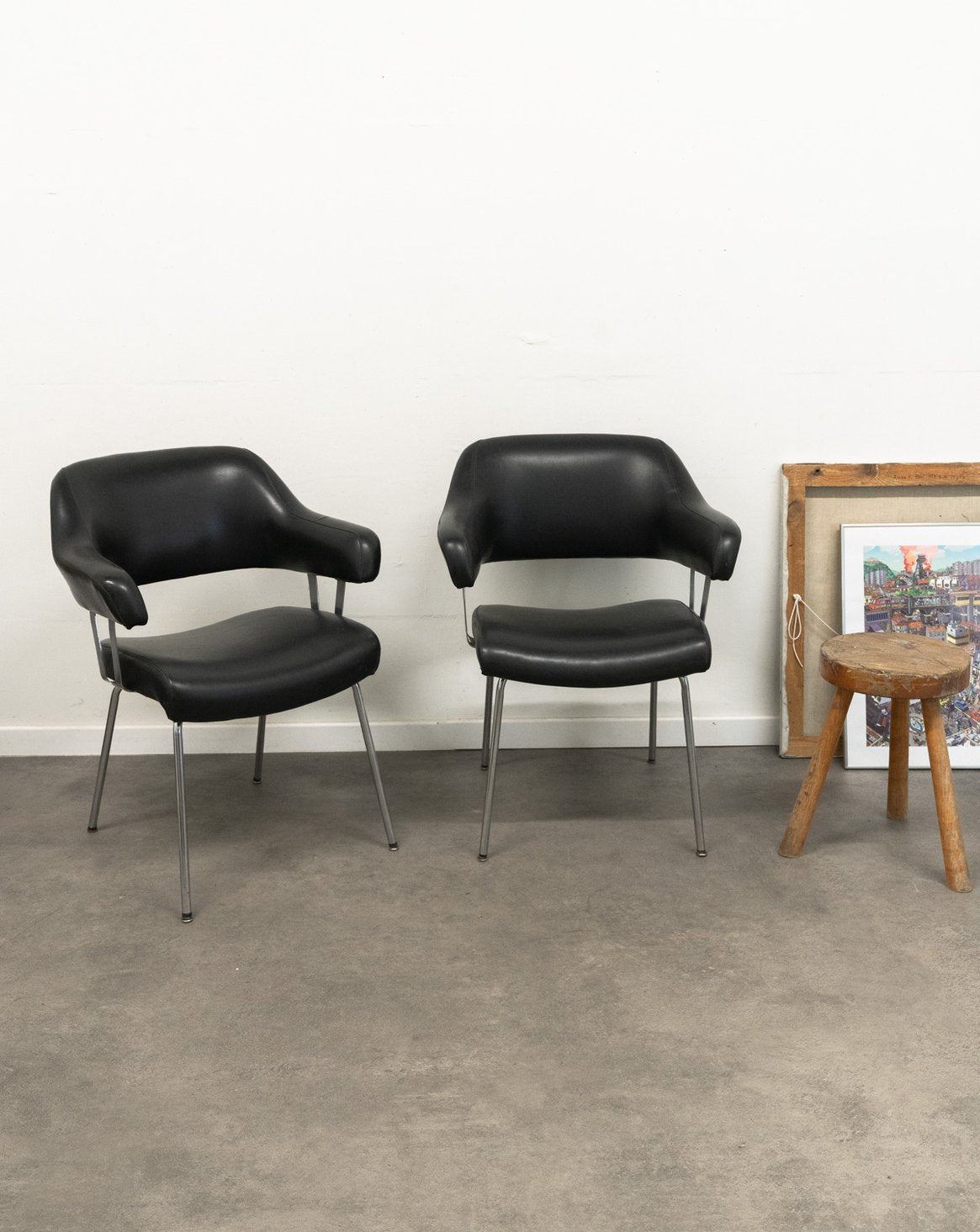 Paire de fauteuils en skaï et métal Jakob N°1289 - Bon état, DEBONGOUT