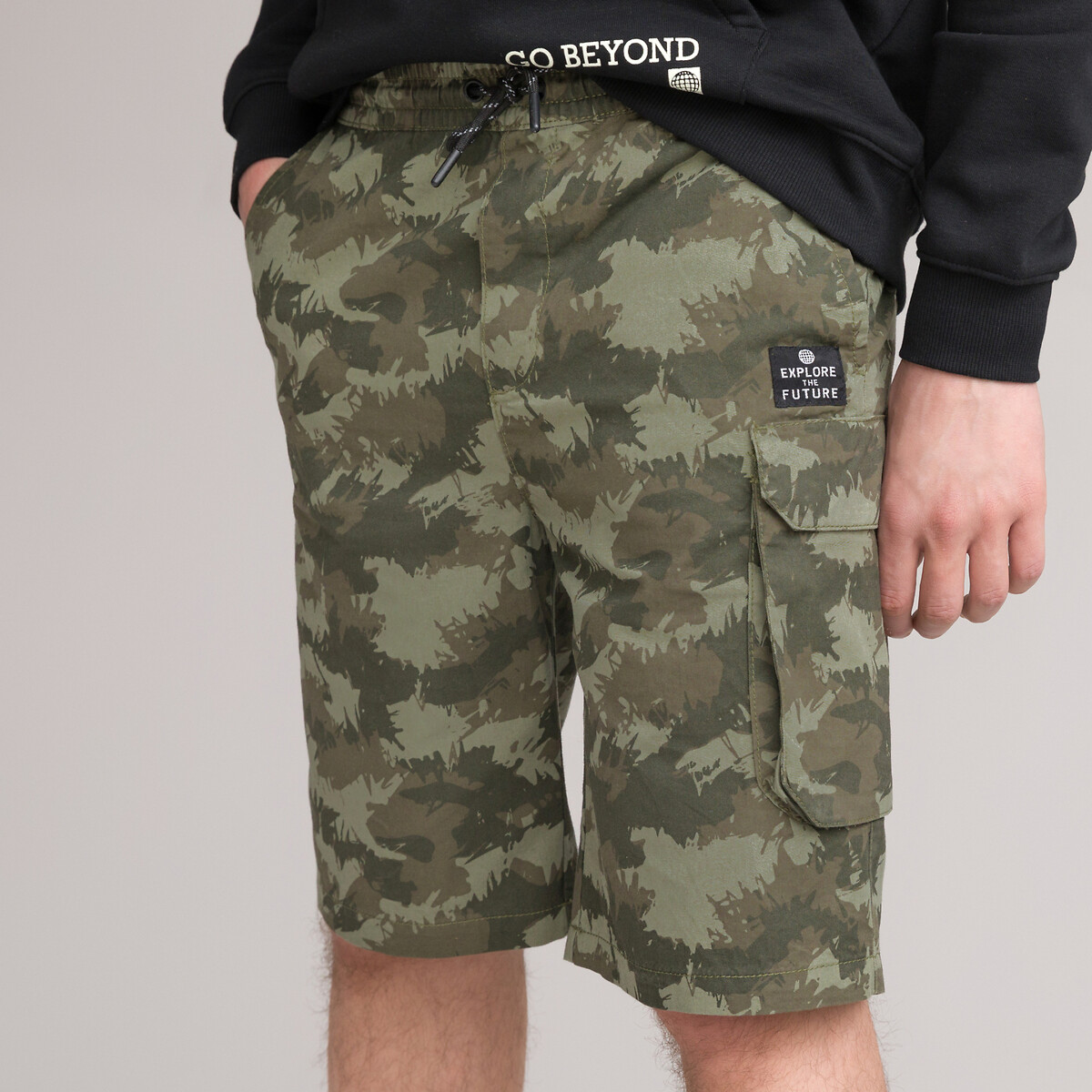 Cotton bermuda shorts in camo print, 10 