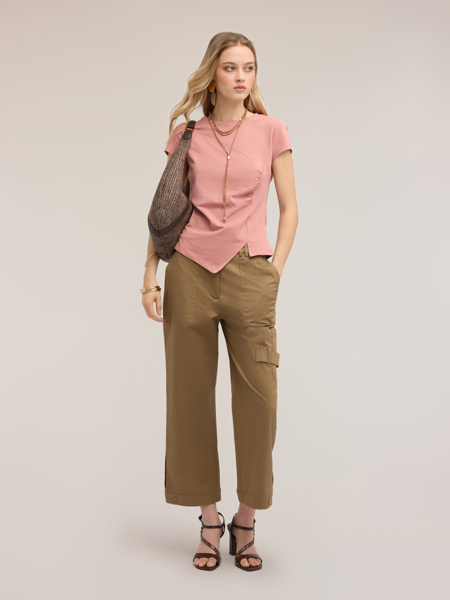 Pantalon cargo, MOTIVI