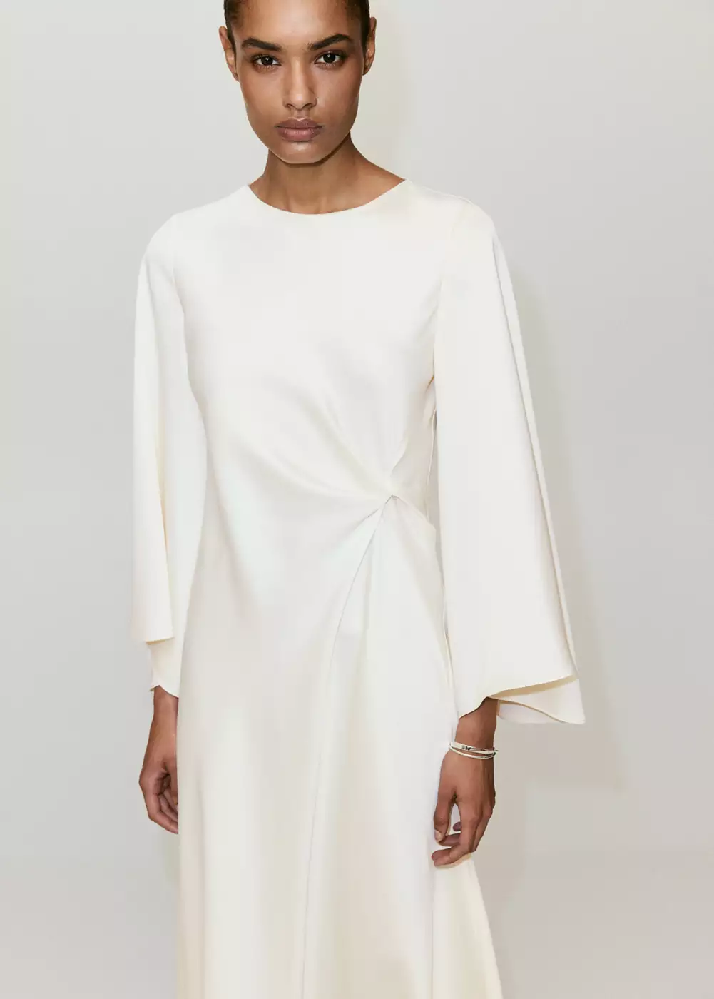 Robe satinée froncée, MANGO