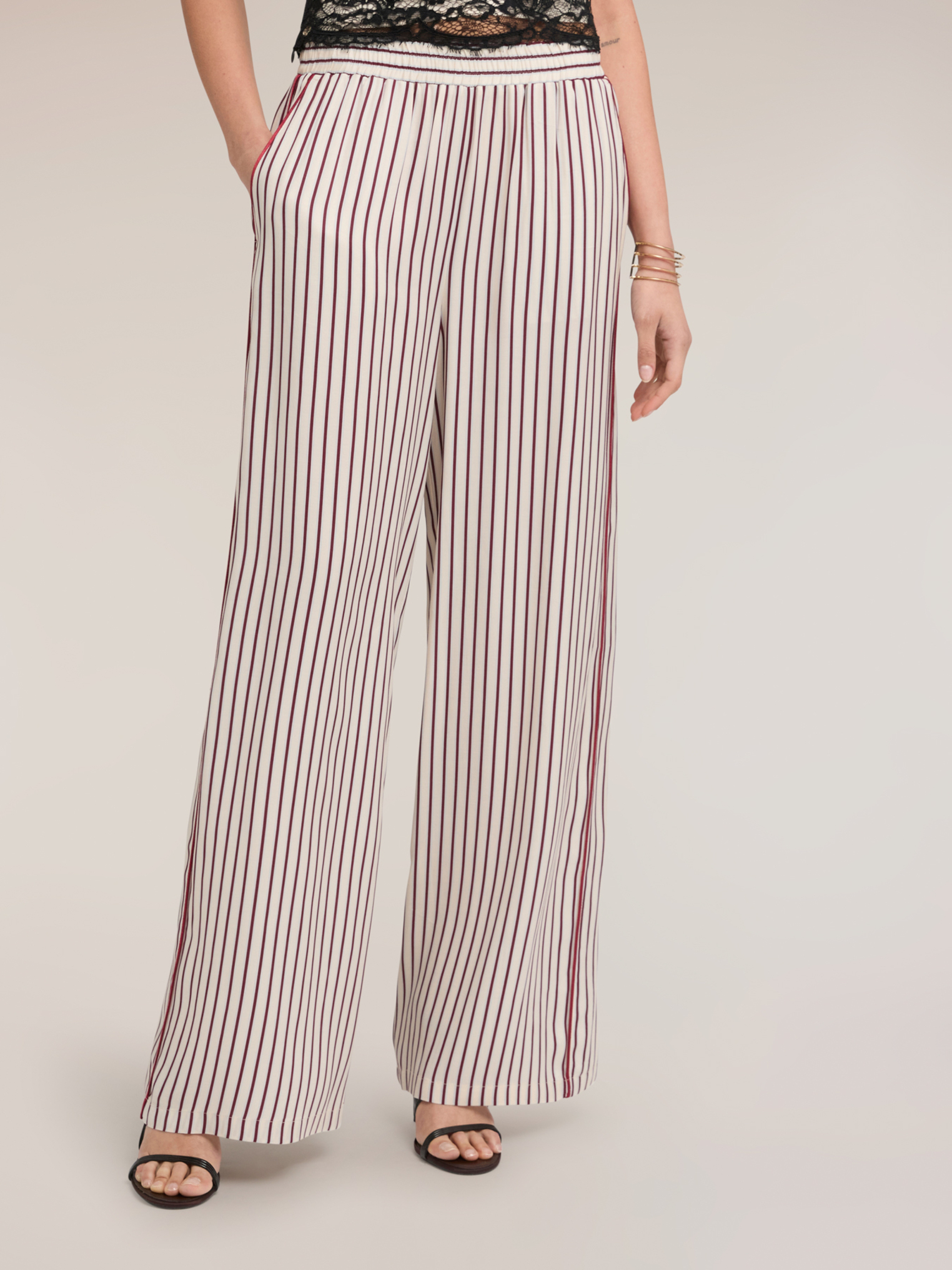 Pantalon palazzo, MOTIVI