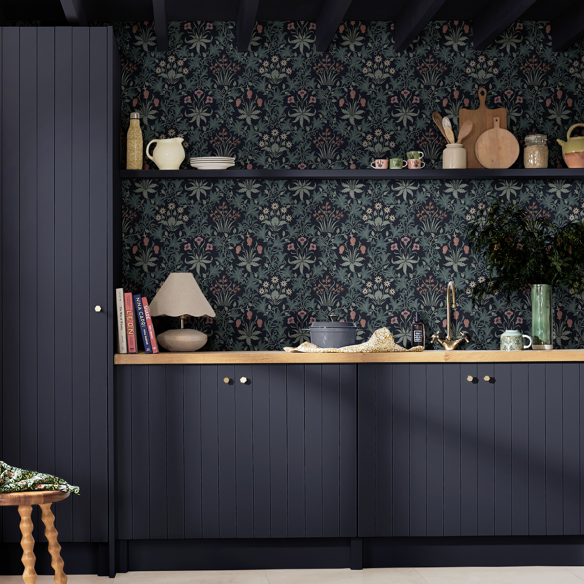 Papier peint fleuri Celandine Midnight, WILLIAM MORRIS AT HOME