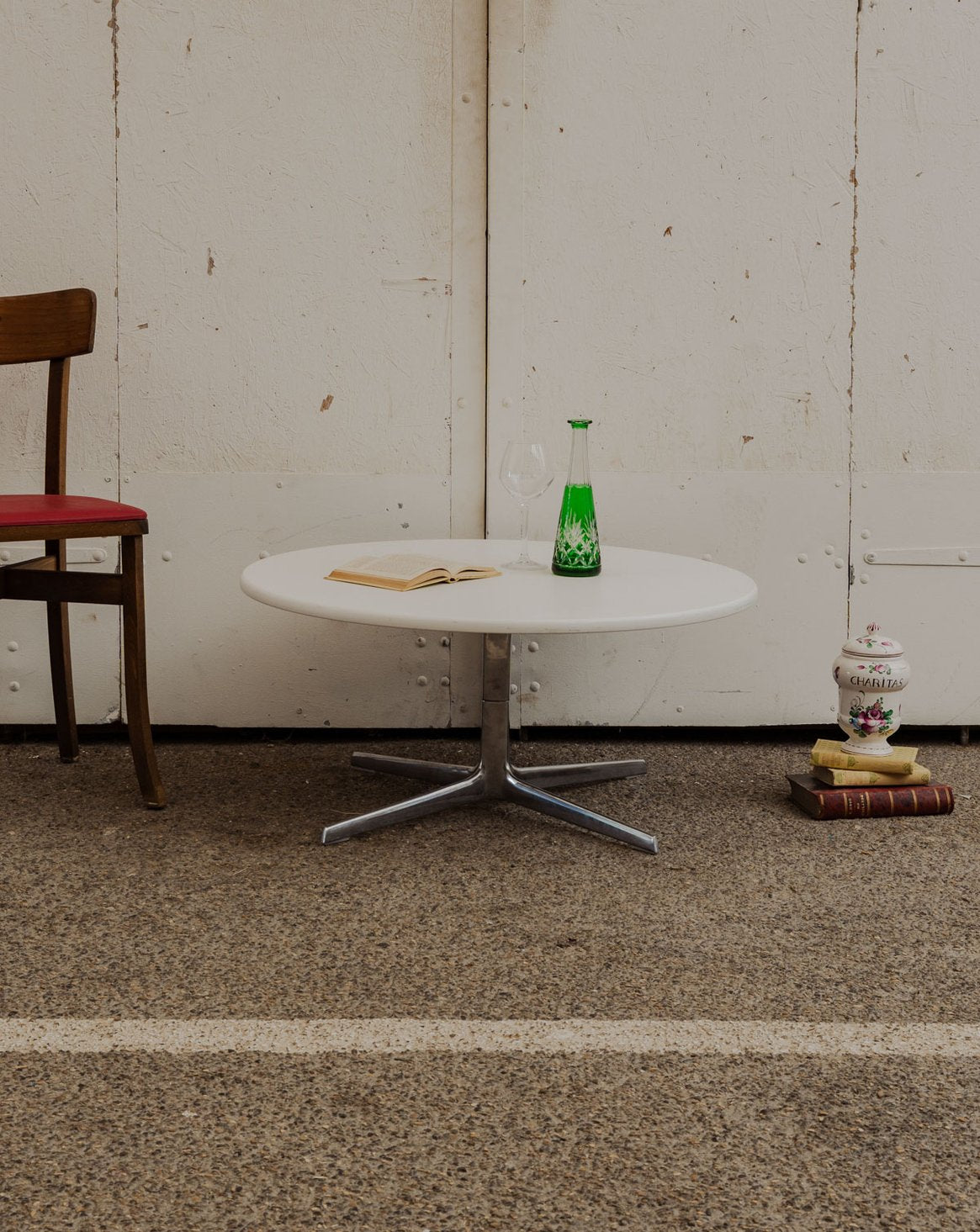 Table basse ronde blanche et chromée Donna N°1010 - Bon état, DEBONGOUT