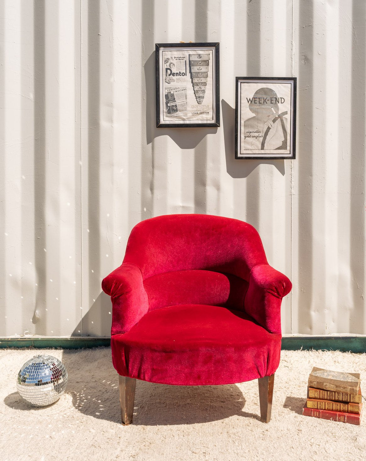 Fauteuil en velours rose Ernest N°1517 - Bon état, DEBONGOUT