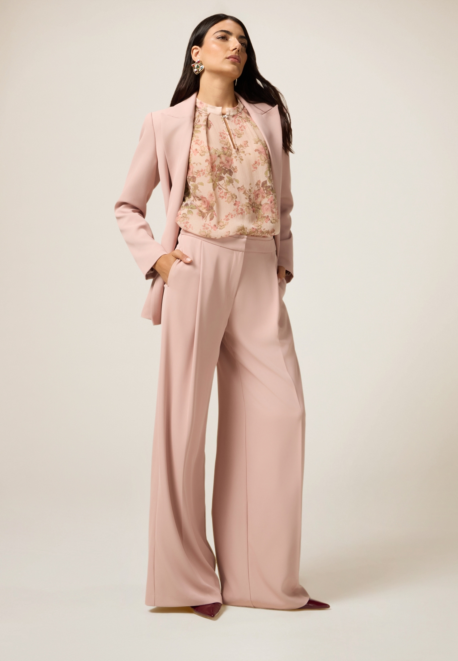 Pantalon palazzo, OLTRE