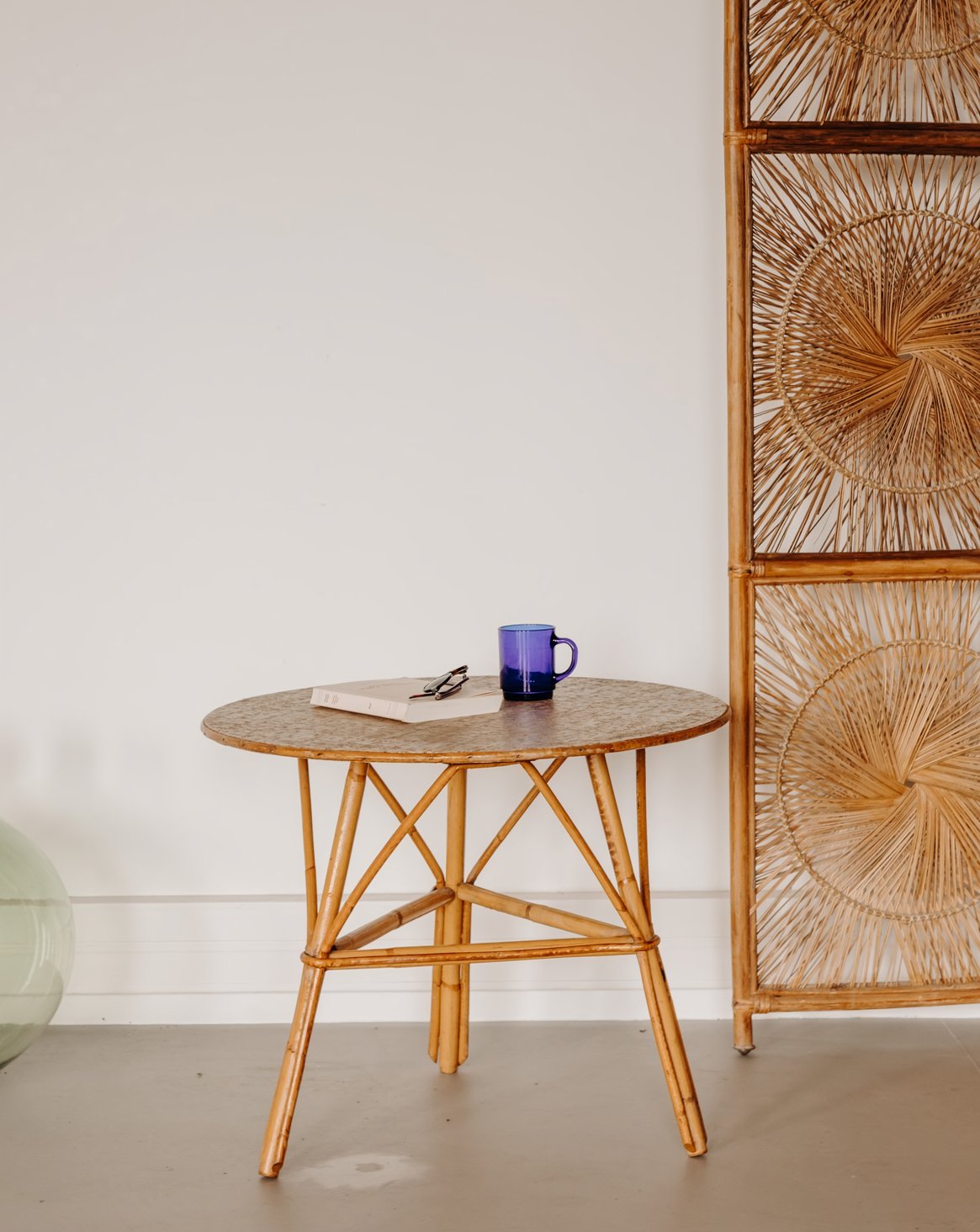Table basse au plateau en liège Léonie N°1571 - Bon état, DEBONGOUT