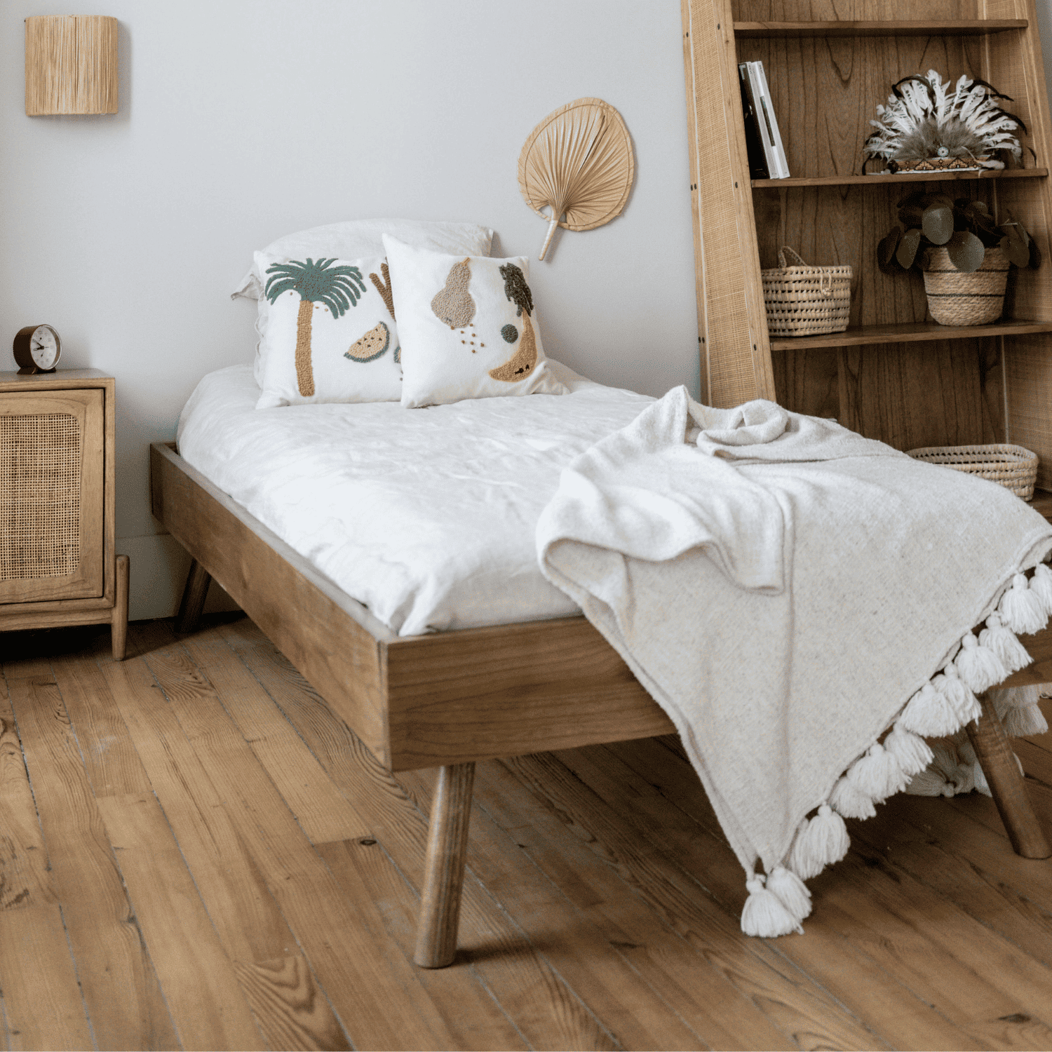 Lit simple bois 90 cm WOCCA, SAUDARA COLLECTIONS
