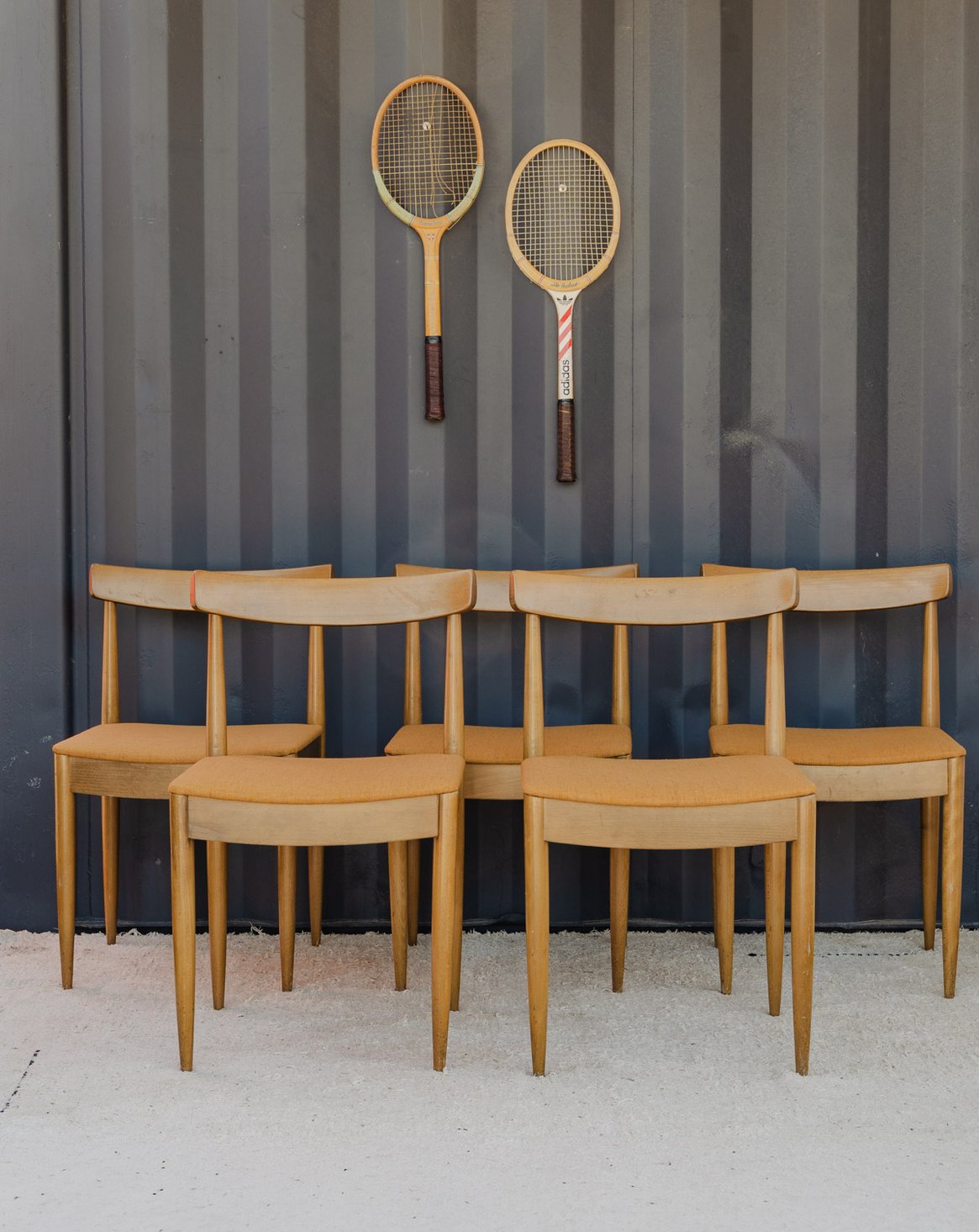 Lot de 5 chaises en bois et tissu beige Alma N°1489 - Bon état, DEBONGOUT