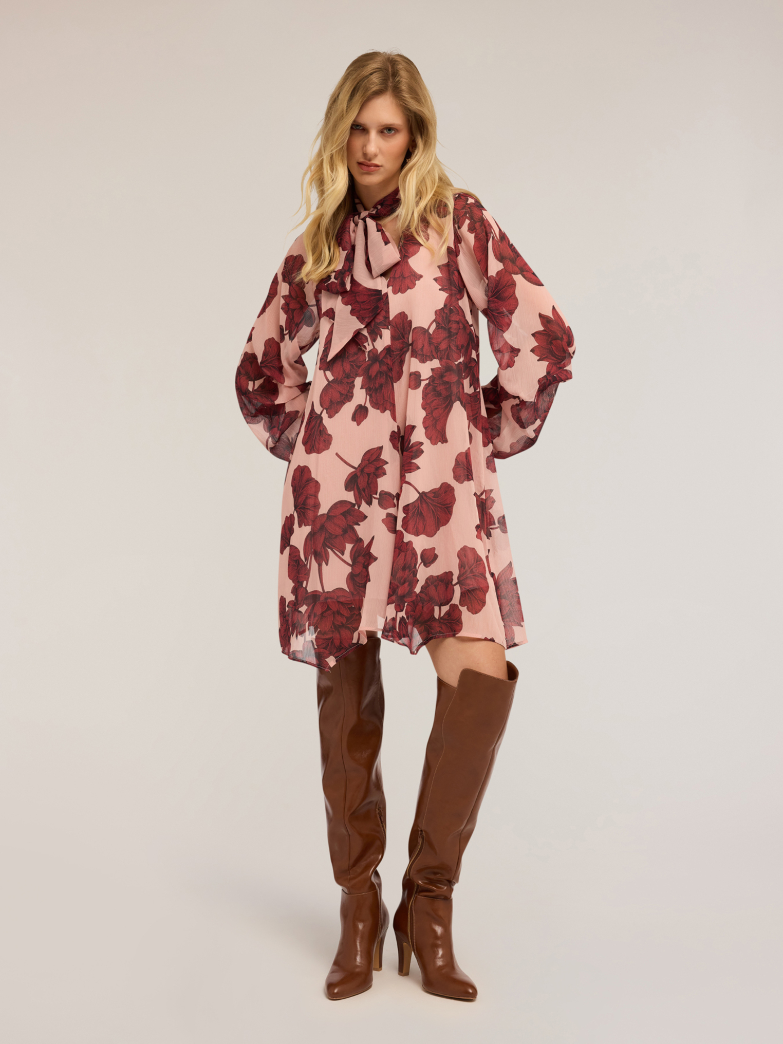 Robe florale en crêpe, MOTIVI