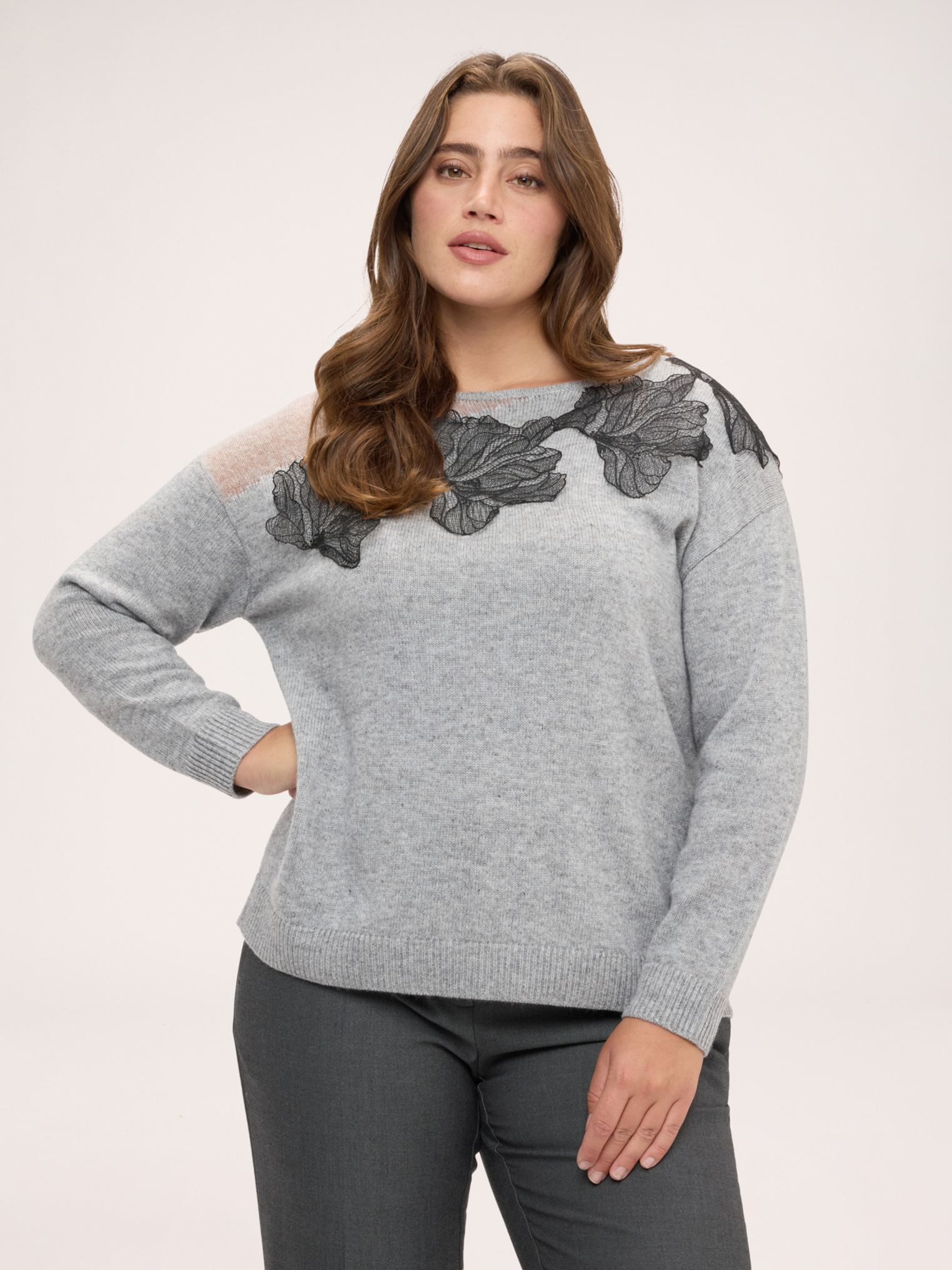 Pull avec applications florales, FIORELLA RUBINO