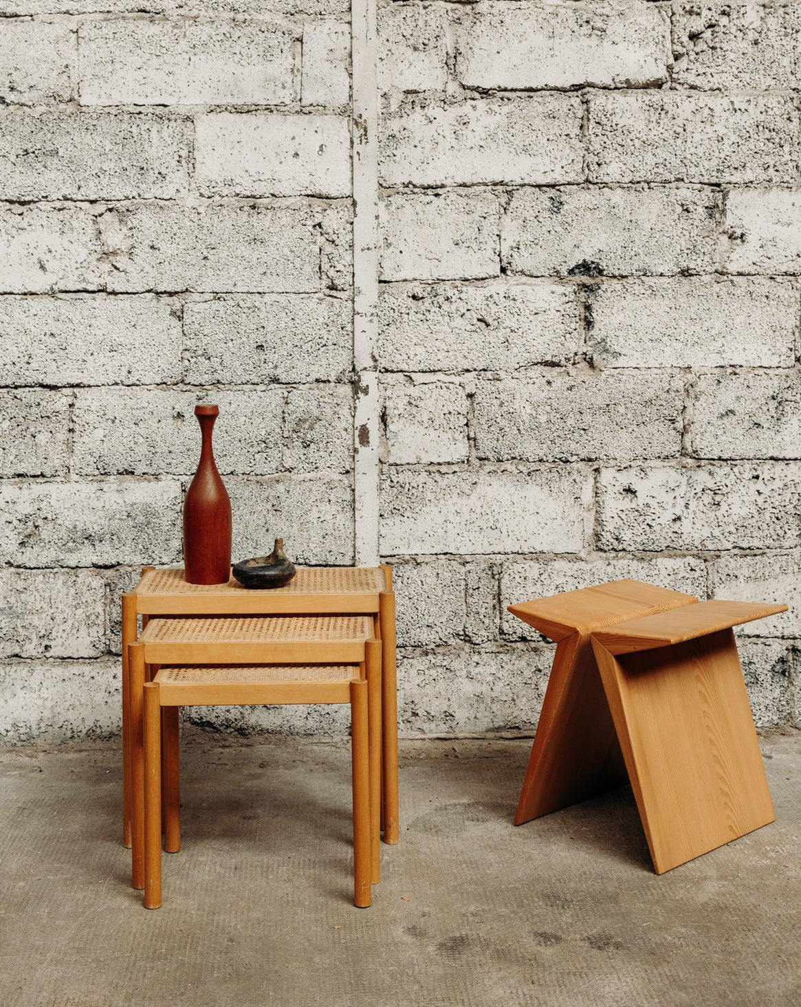 Tabouret en bois massif Axel N°369 - Bon état, DEBONGOUT