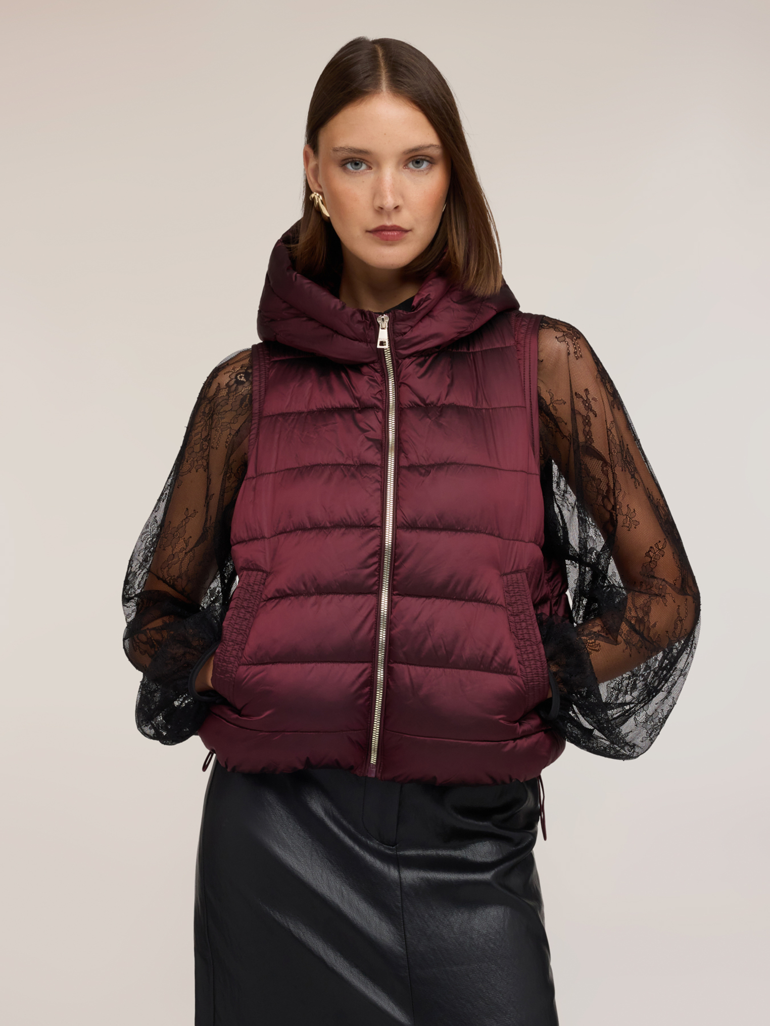 Gilet à capuche matelassé, MOTIVI