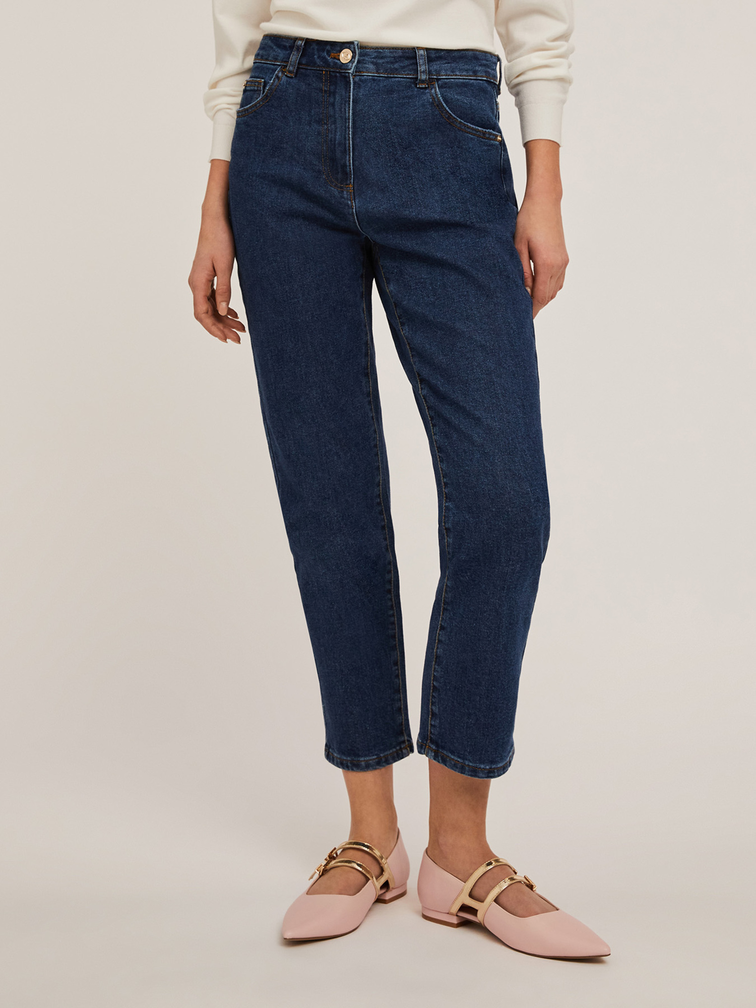 Jean mum fit Elsa, MOTIVI