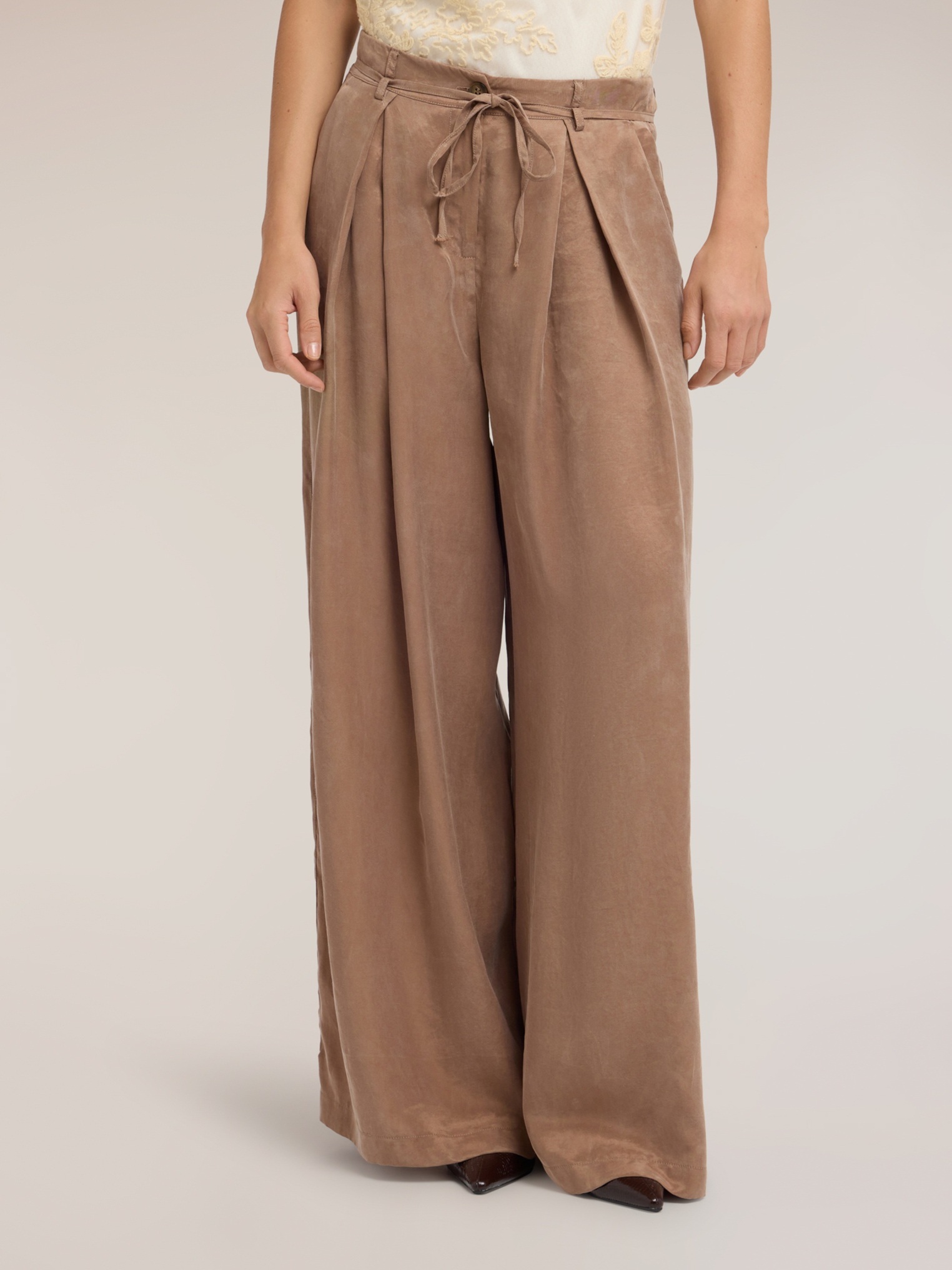 Pantalon palazzo à plis, MOTIVI