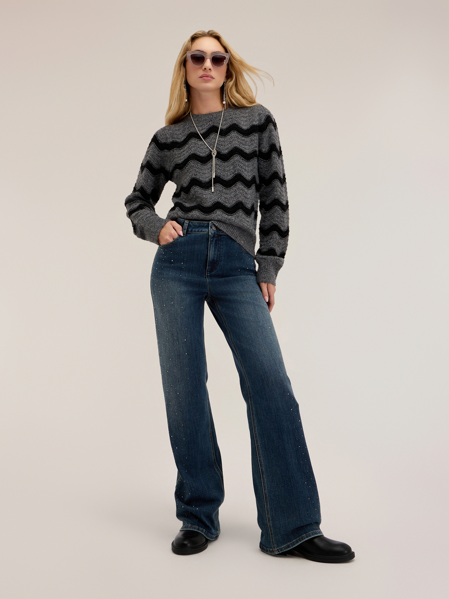 Jean large avec strass appliqués, MOTIVI