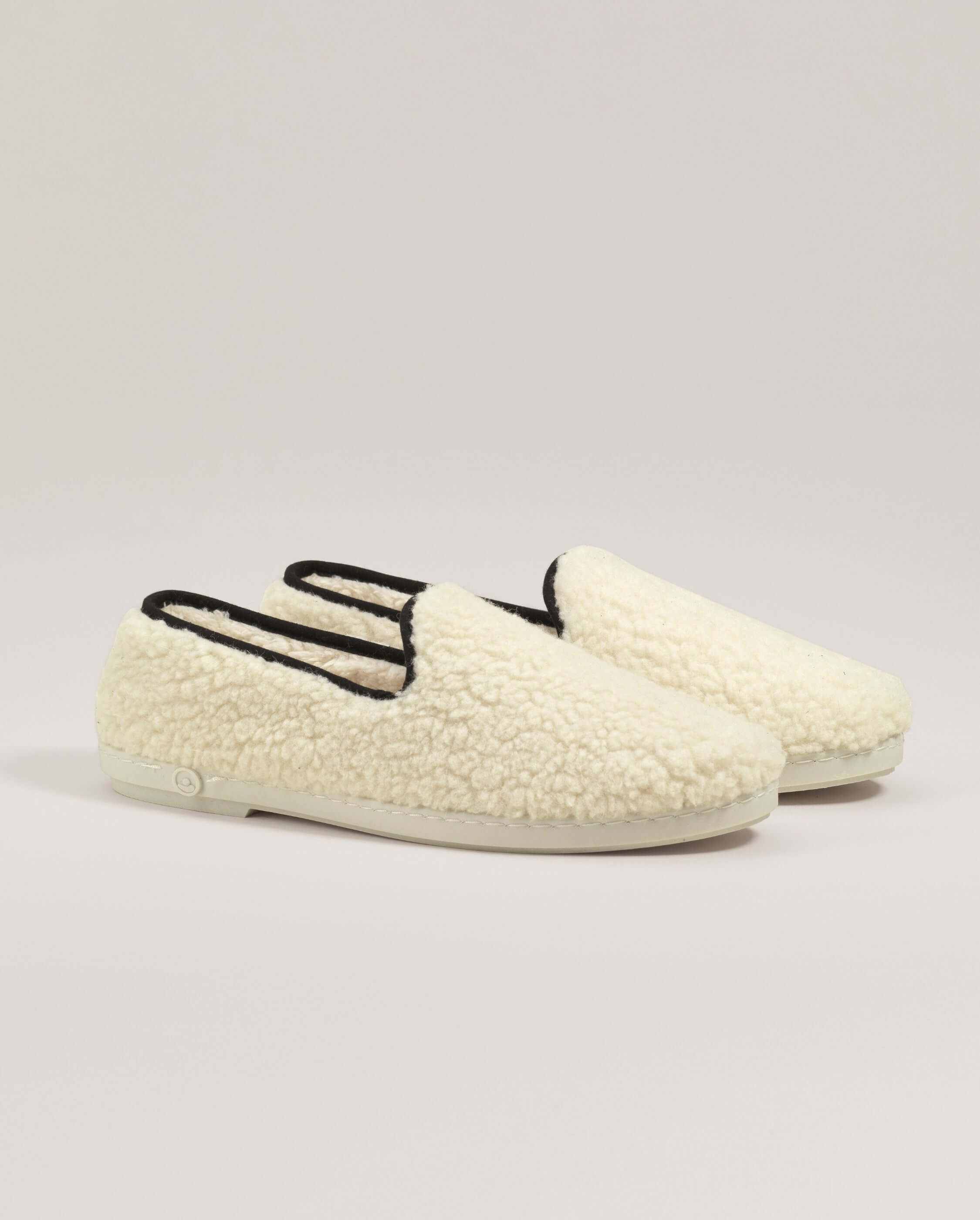 Chaussons en bouclette de laine, ANGARDE