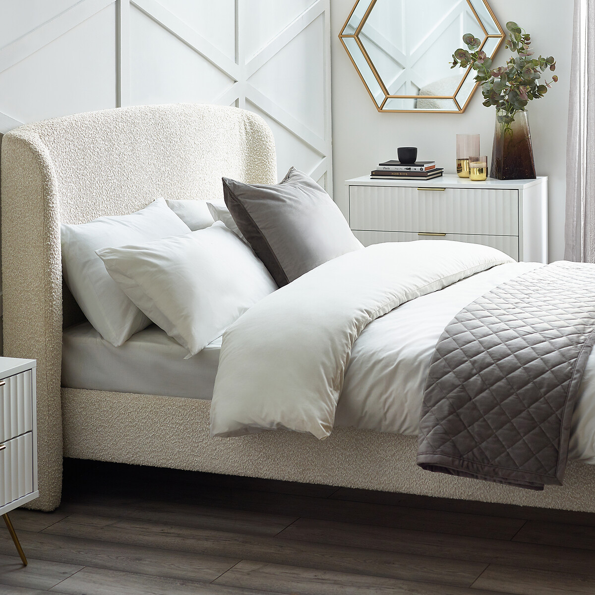 Asher Boucle Curve Bed, SO'HOME