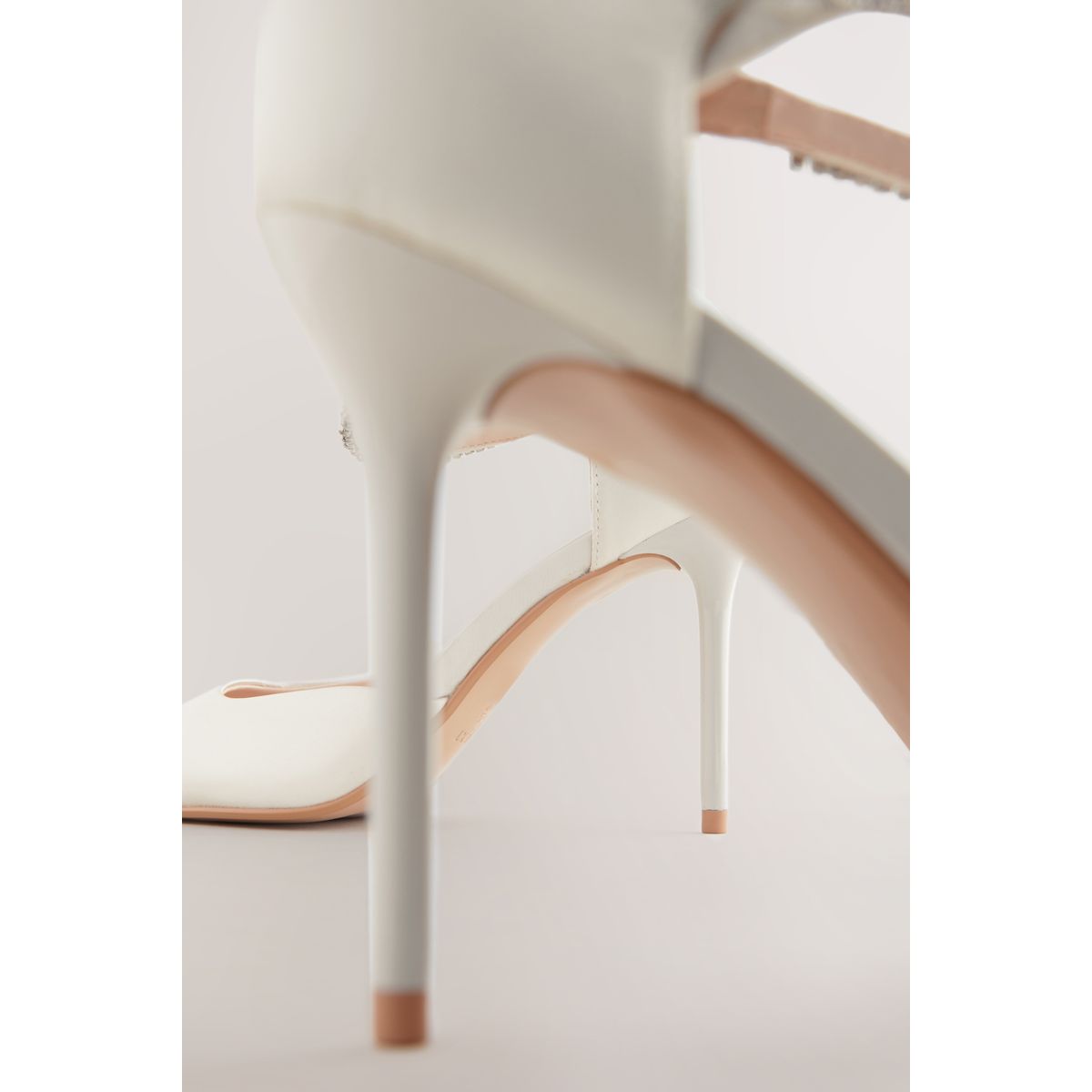 Chaussures à Talons Hauts Atmosphere - Taille UK 6 - Couleur Ivoire - Pointe Fine - Talon Aiguille - Occasion Excellent état