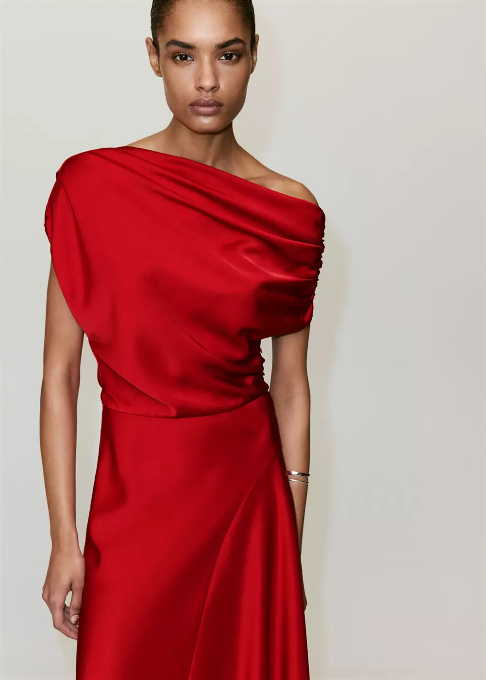 Robe satinée asymétrique, MANGO