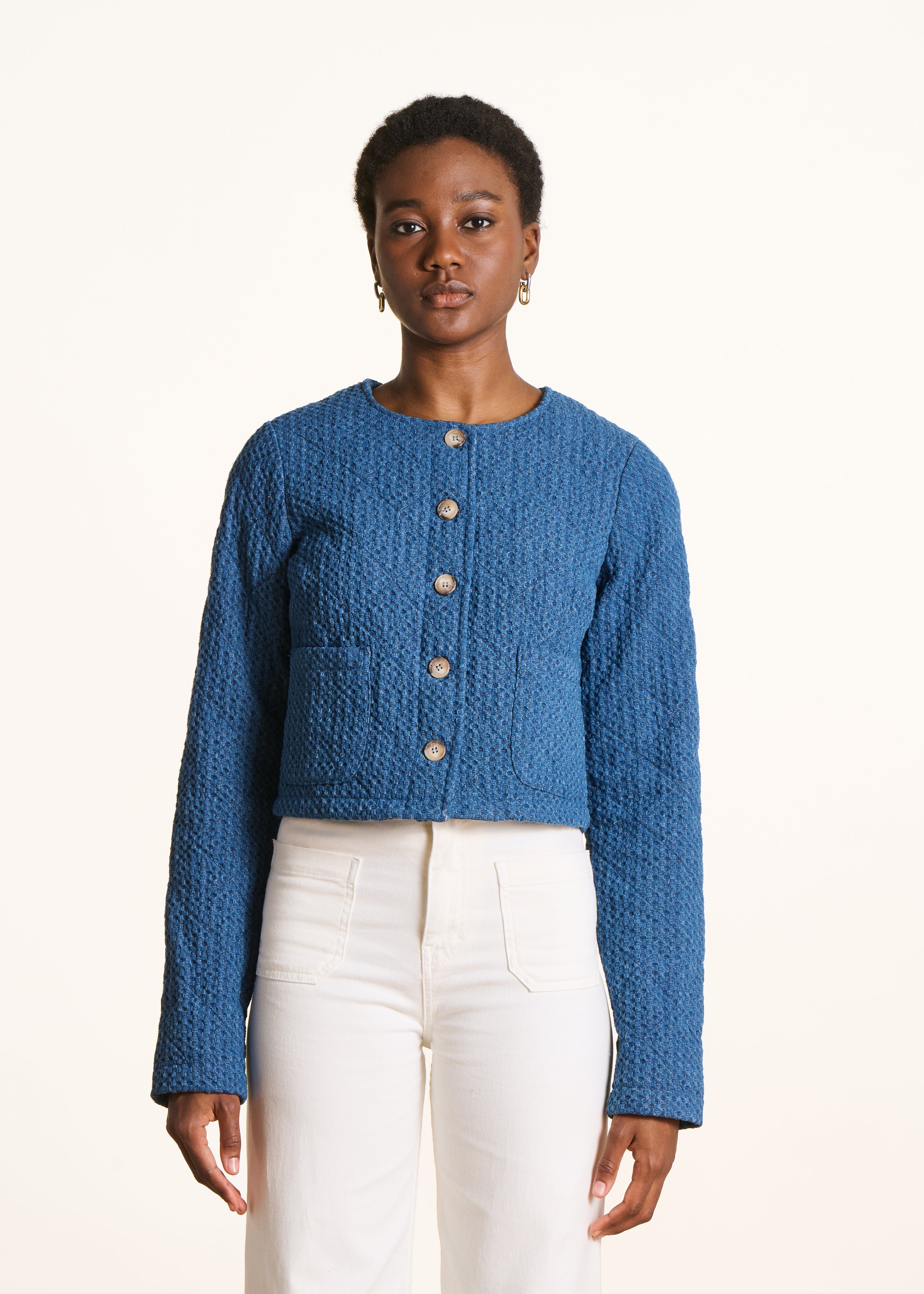 Veste courte en denim gaufré, LA FEE MARABOUTEE