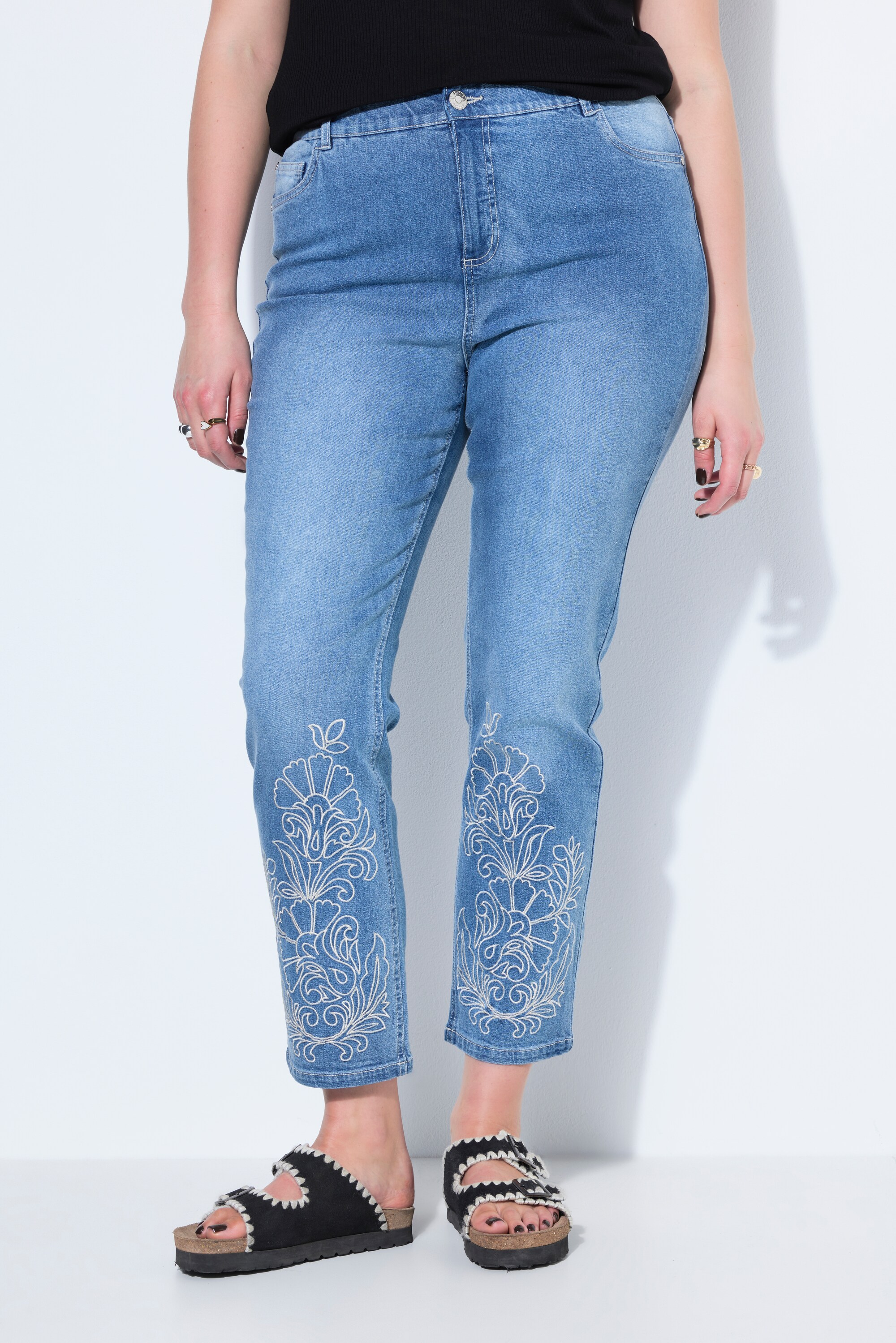 Jean Mom, broderie à l'ourlet, 5 poches, STUDIO UNTOLD