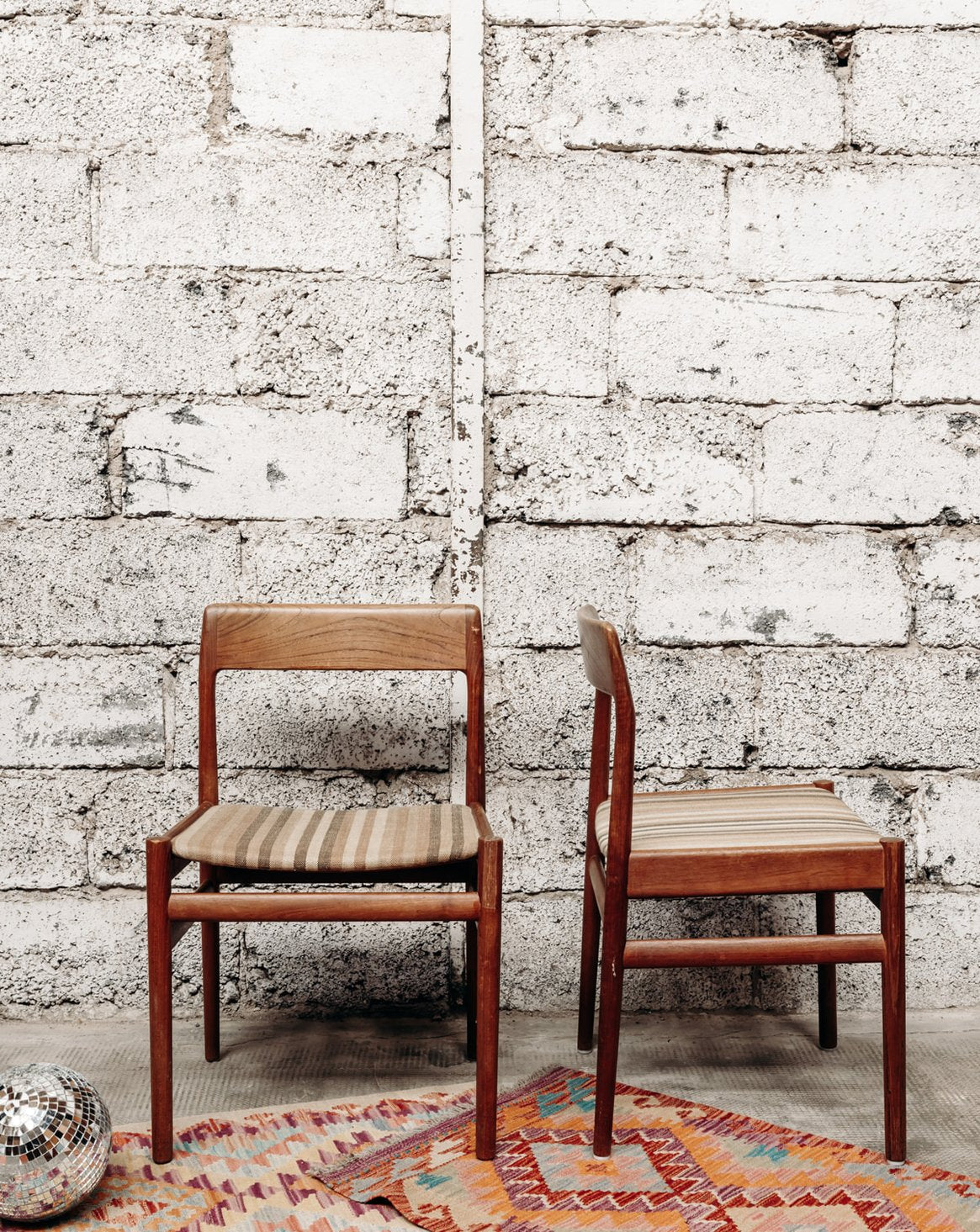 Paire de chaises scandinave Alma N°56 - Bon état, DEBONGOUT