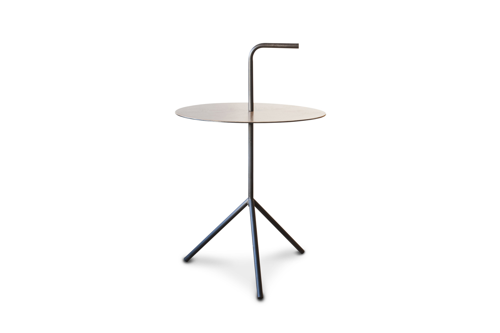Table avec poignée en fer XYLÈME, PRODUIT INTERIEUR BRUT