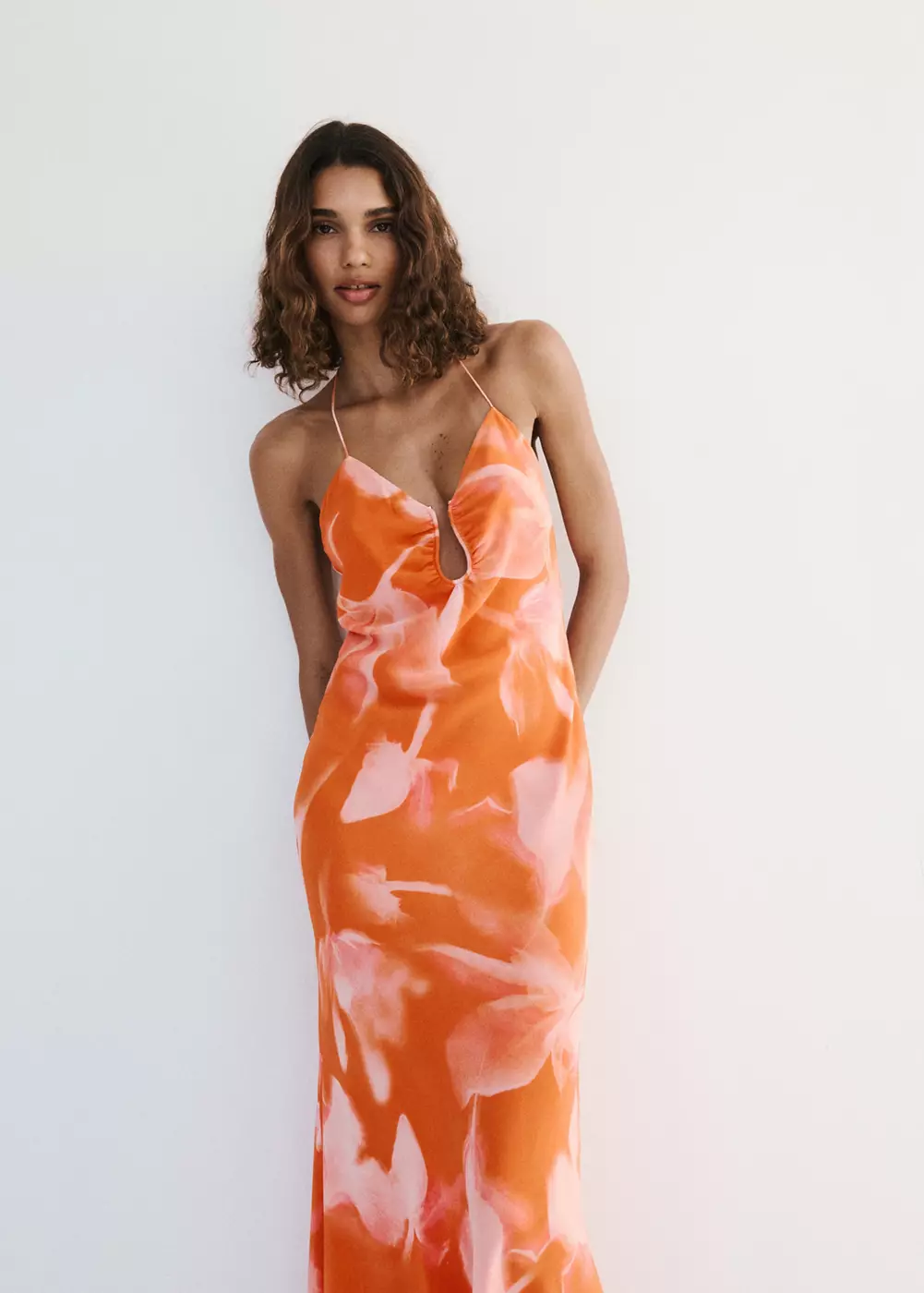 Robe à fleurs cut-out métallisée, MANGO