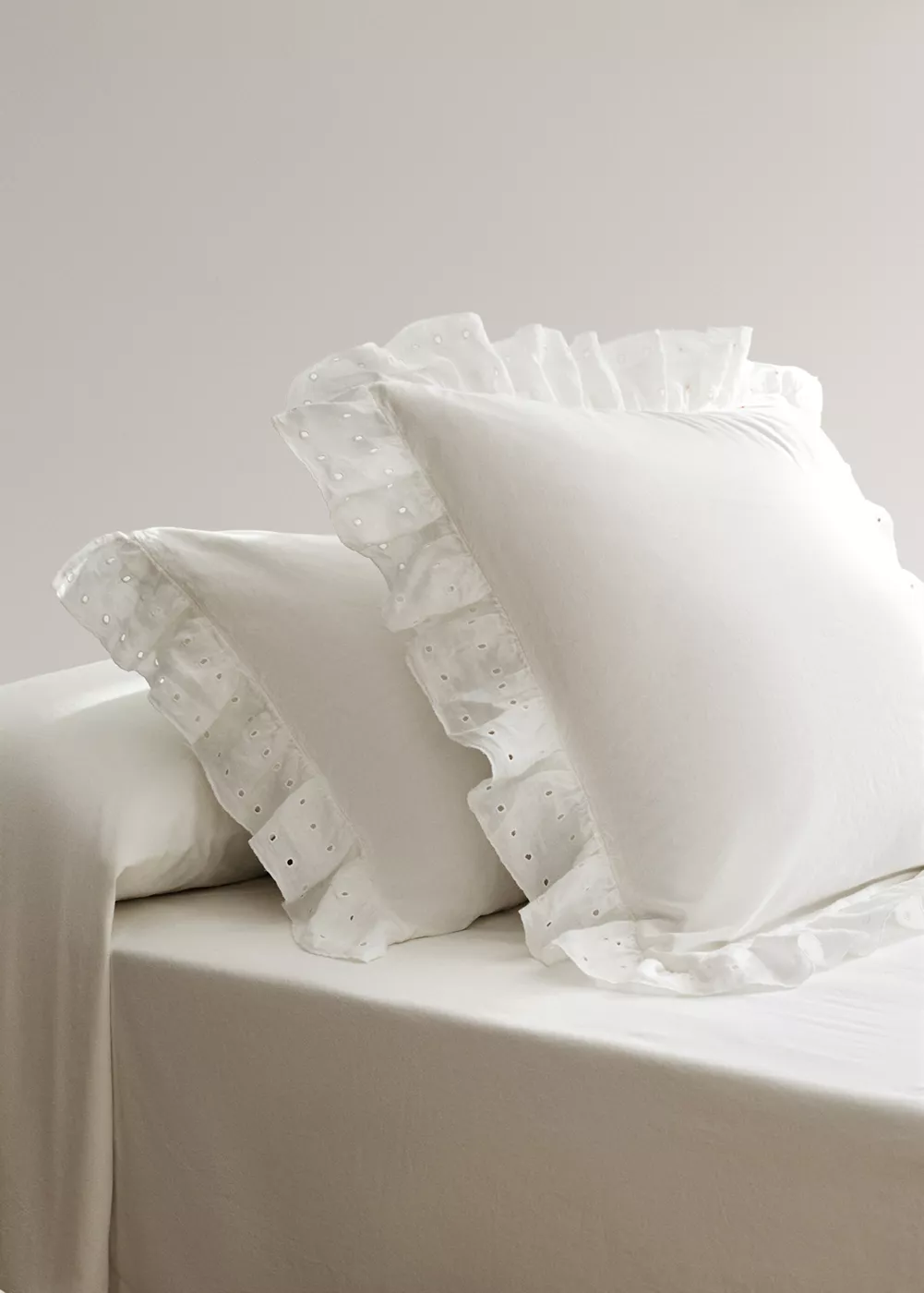 Deux taies d’oreiller coton garment-wash volant lin 50x75 cm, MANGO HOME