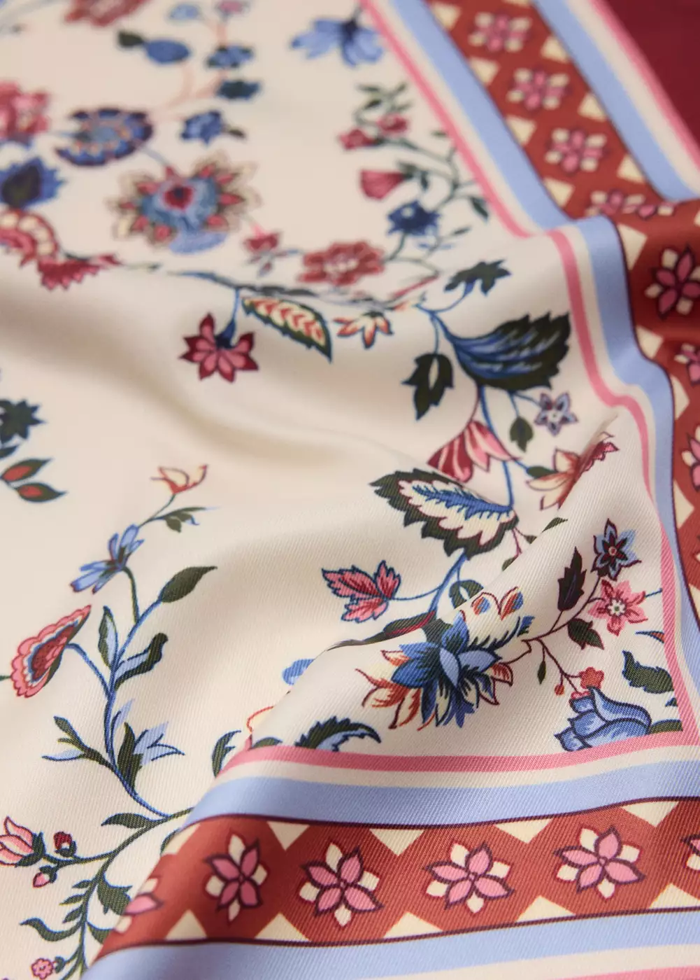 Foulard à fleurs, MANGO