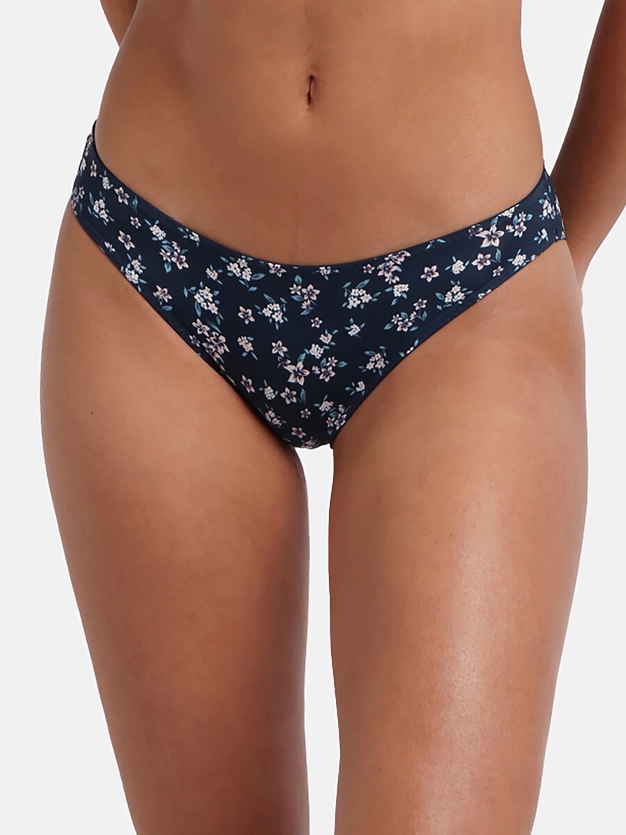 Nerida Knickers, DORINA
