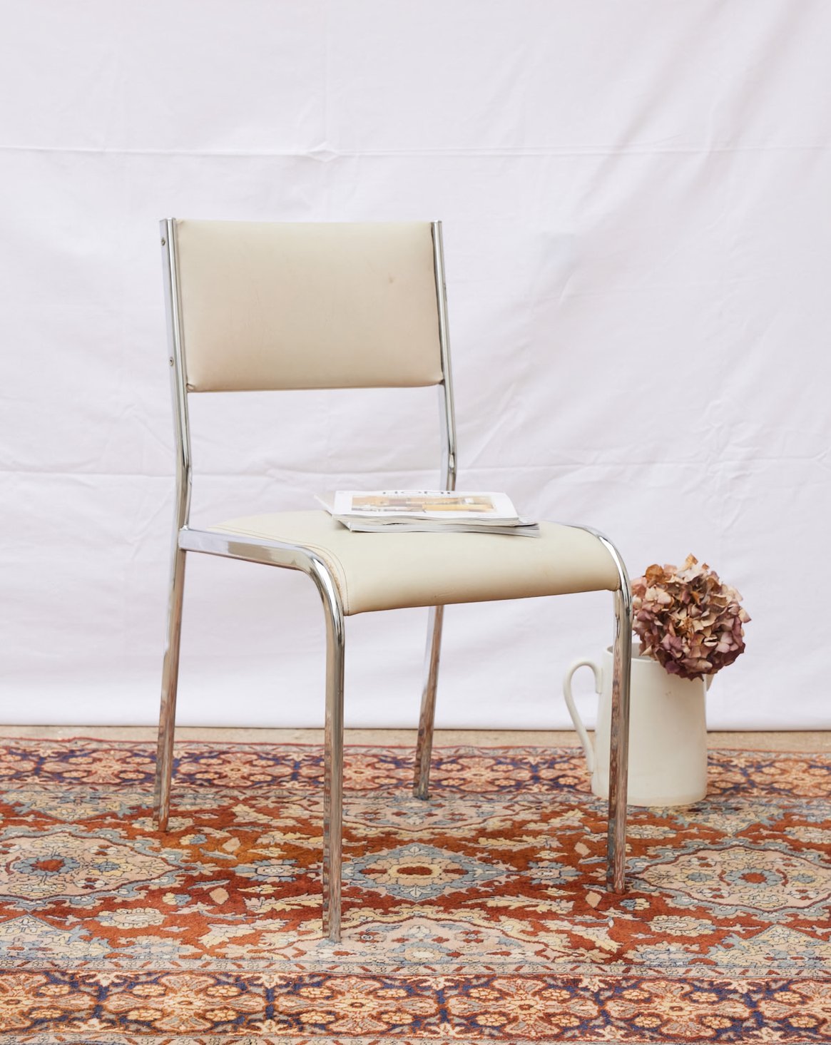 Chaise en skai et chrome Alma N°1725 - Bon état, DEBONGOUT