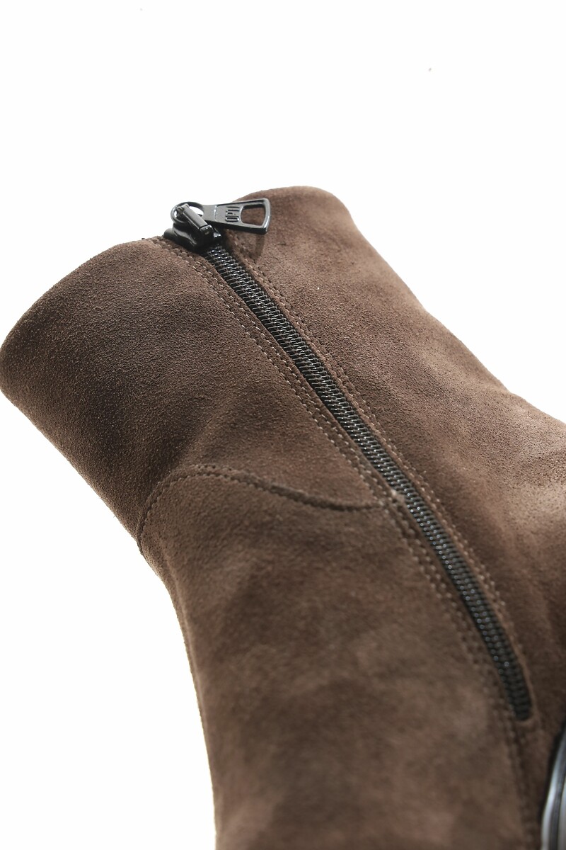 MJUS Botas puntiagudas de piel de ante — foto 4