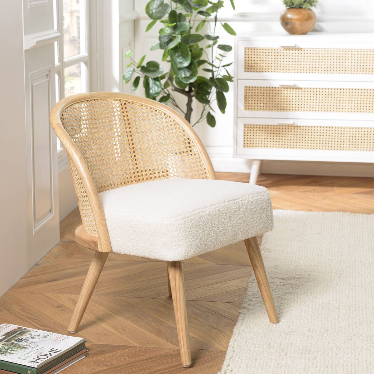 chaise basse avec accoudoirs bois naturel vernis