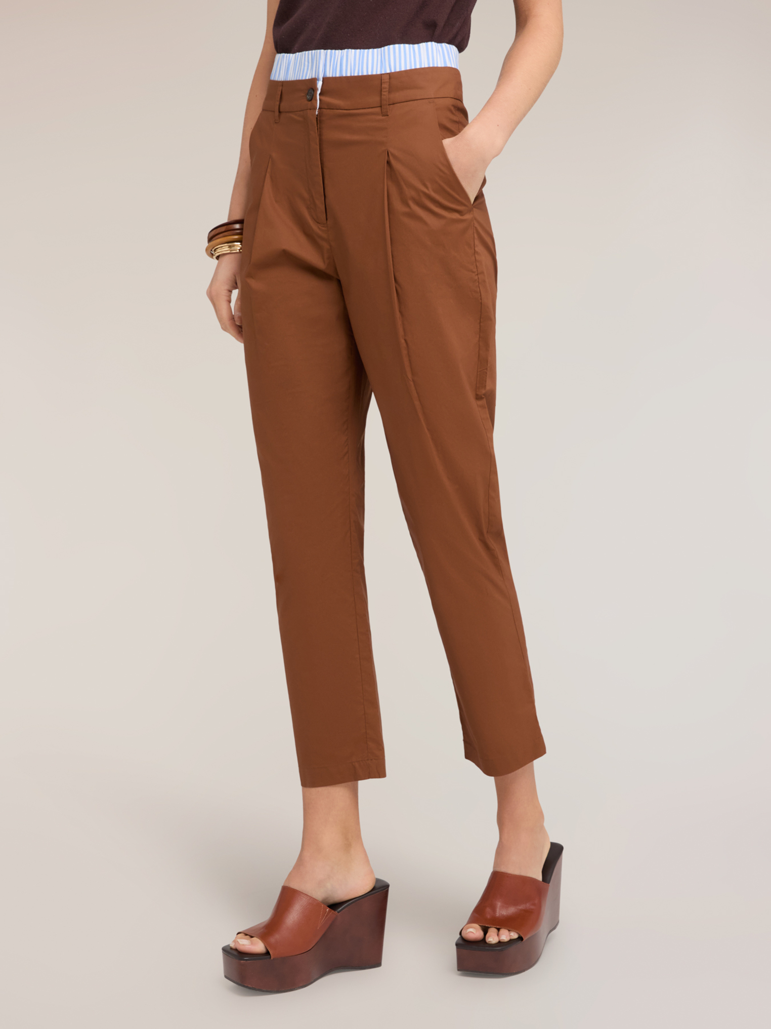 Pantalon carotte, MOTIVI