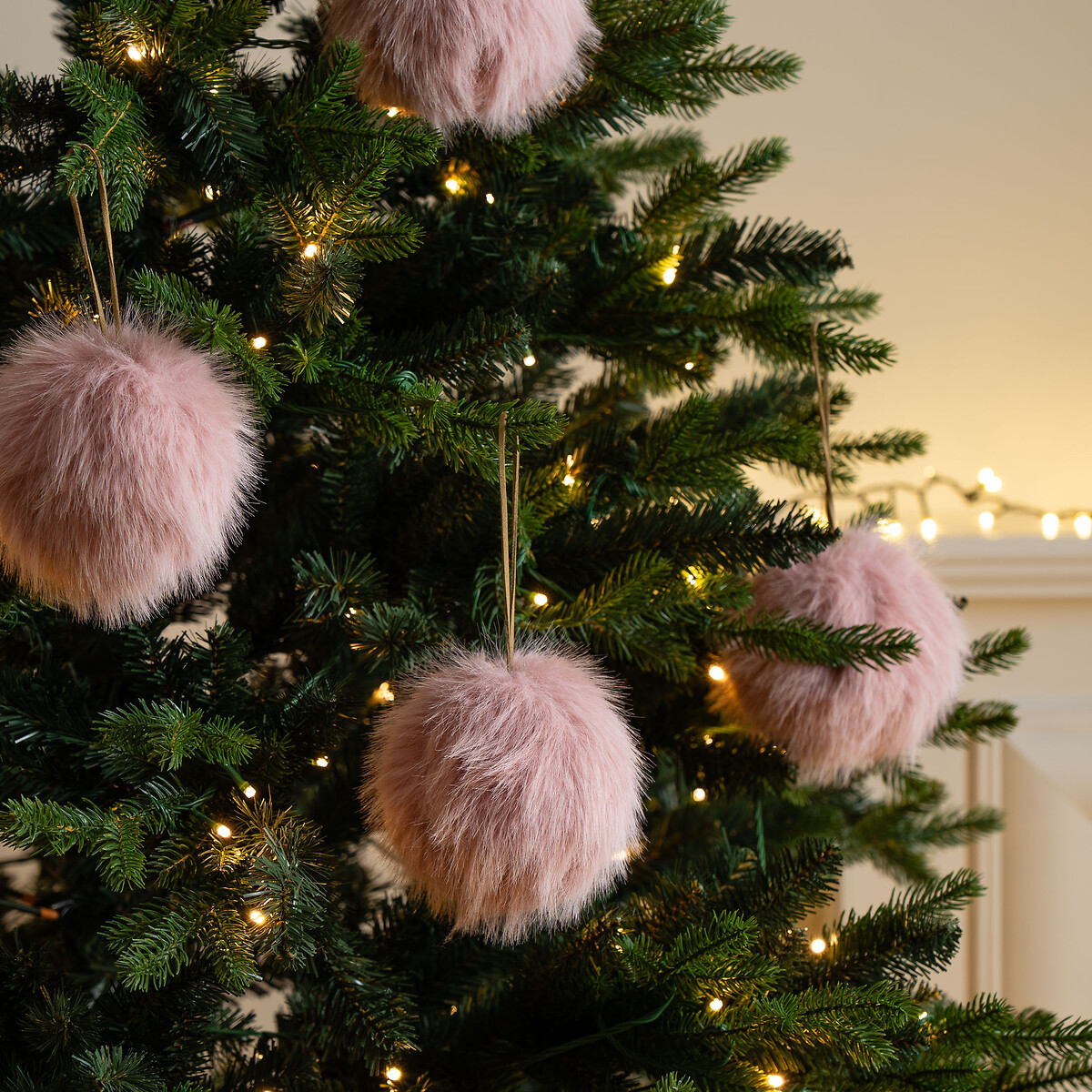 Set 4 12cm Hanging Fluffy Pom Poms in Pink, SO'HOME
