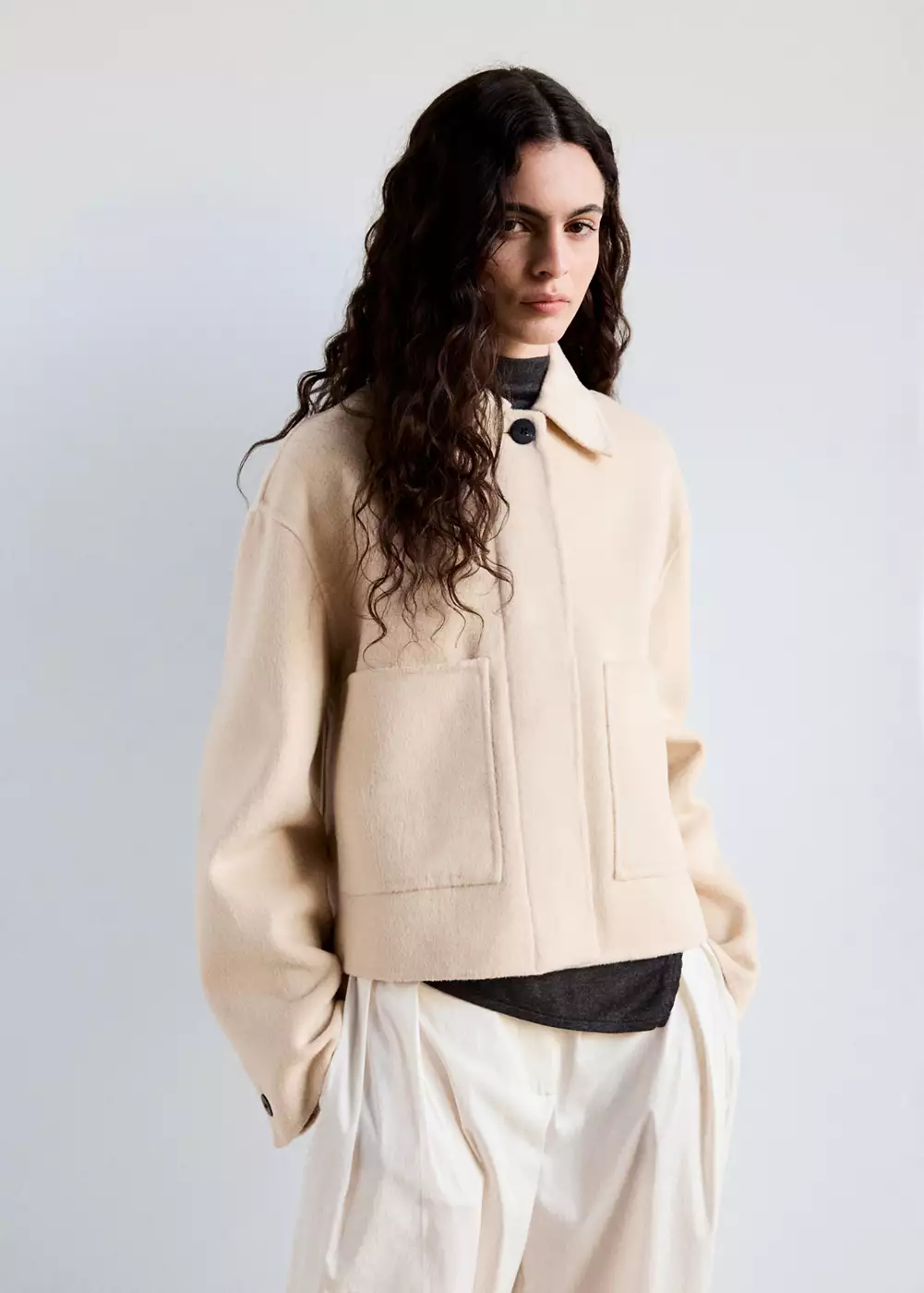 Veste courte en laine mélangée avec poches plaquées, MANGO